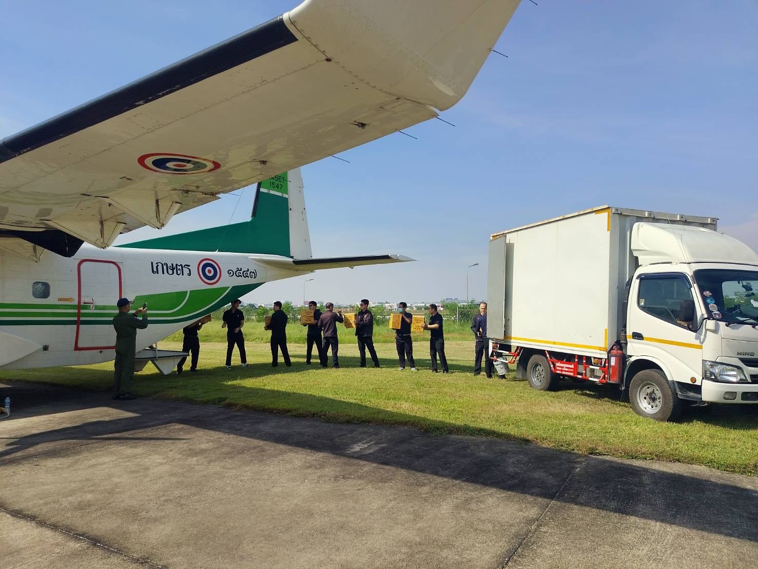 ฝนหลวงฯ ลำเลียงสิ่งของ ถุงยังชีพ และเจ้าหน้าที่ขับเจ็ตสกี และบังคับโดรนส่งลงพื้นที่ตรง อ.หาดใหญ่ ช่วยน้ำท่วมภาคใต้ต่อเนื่อง 8 589136666 1163349359320213 3620059785403868072 n