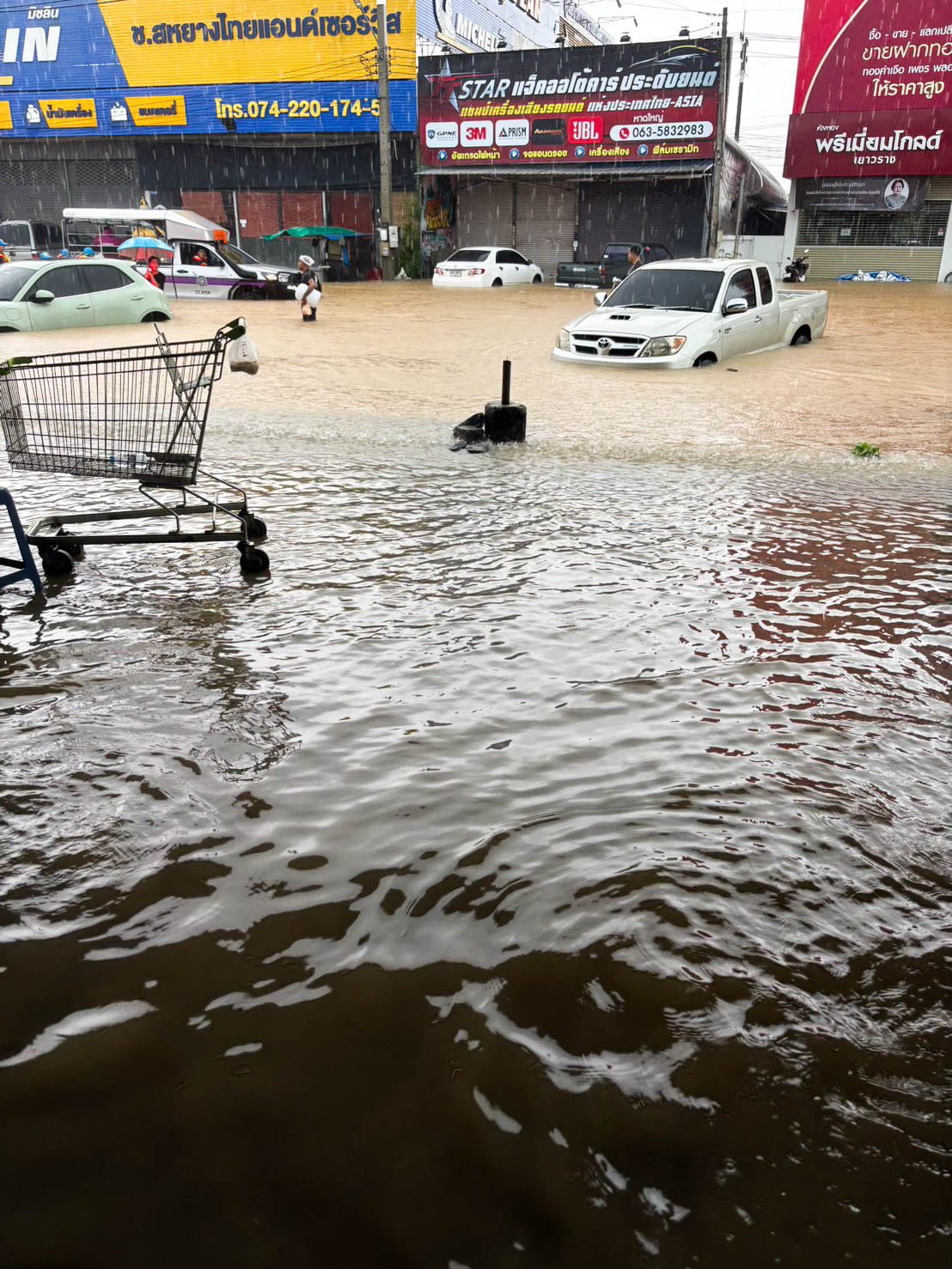 หัวหน้าพรรคประชาชน 589772795 1439251887559478 2124596147926843486 n