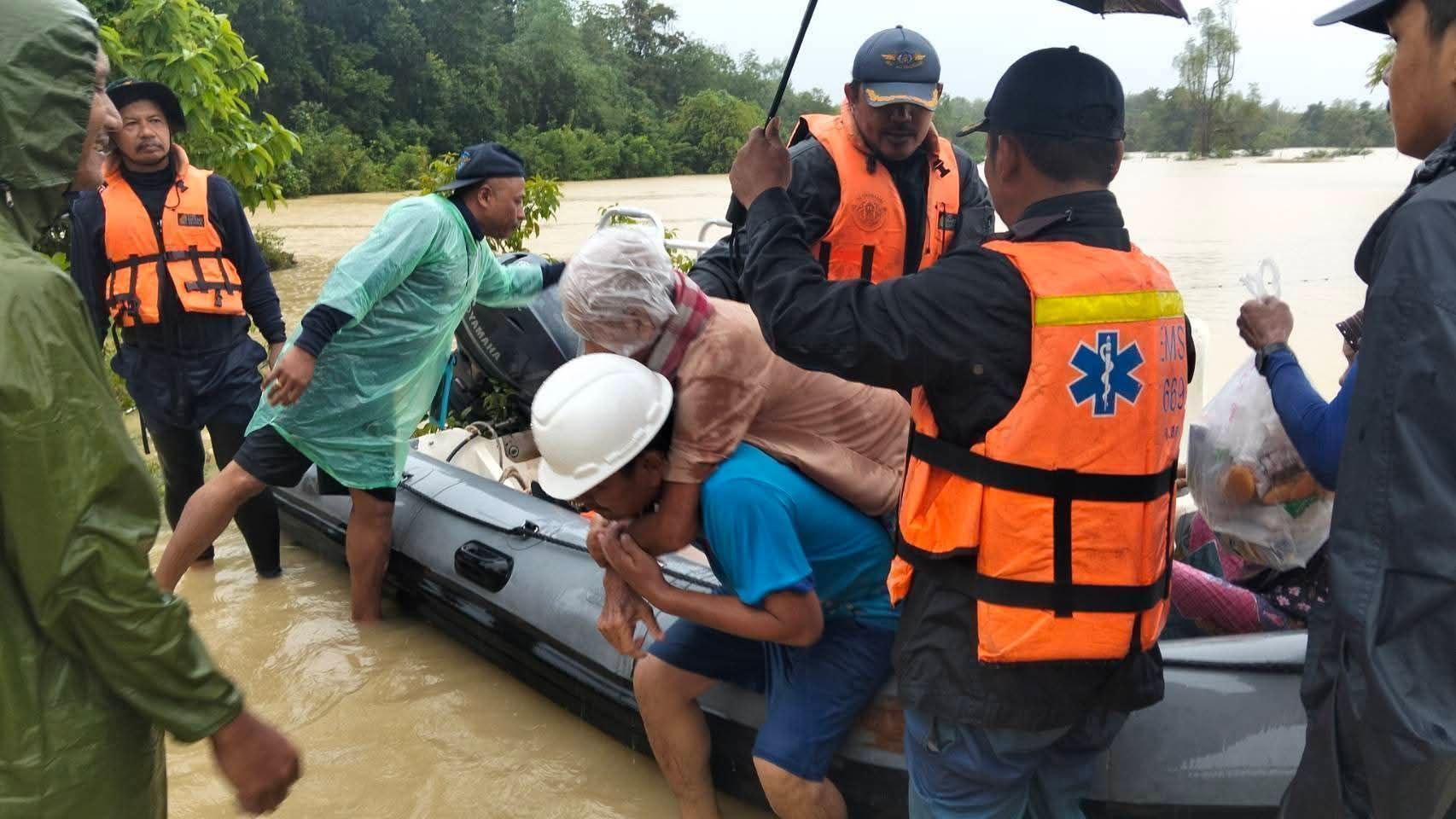 “อธิบดีกรมประมง” จัดชุดเฉพาะกิจปฏิบัติการพิเศษลงพื้นที่จังหวัดสงขลา เร่งช่วยชาวใต้สู้ภัยน้ำท่วม 6 675348