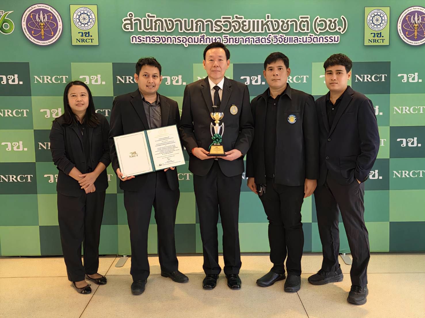กรมประมงคว้ารางวัลตอบโจทย์ประเทศ “NRCT Award 2025”โชว์นวัตกรรมเตือนภัยเพาะเลี้ยงสัตว์น้ำด้วย IOT - AI พยากรณ์สภาพแวดล้อมทางทะเลช่วยเกษตรกรรับมือความเสี่ยงทันเวลา ตอกย้ำความมุ่งมั่นขับเคลื่อนเทคโนโลยีเพื่อเกษตรกร 5 680075