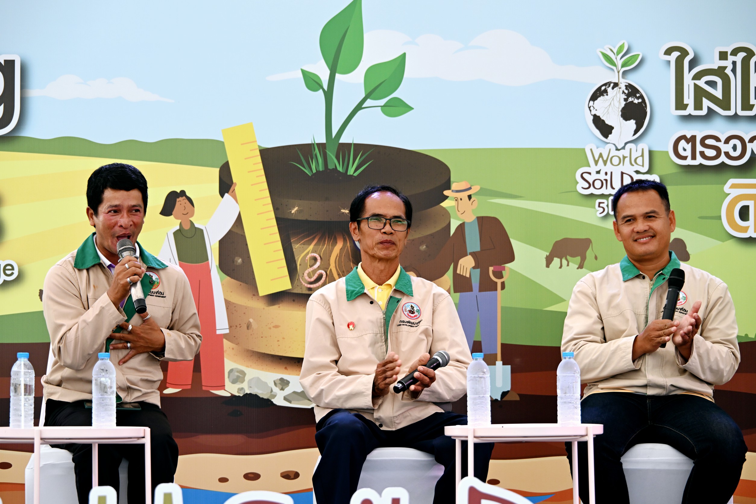 กรมพัฒนาที่ดิน จัดกิจกรรมวันดินโลก 2568 รวมพลัง “หมอดินอาสา” ขึ้นเวทีโชว์เทคนิคจัดการดิน - น้ำ เพื่ออนาคตเมืองที่ยั่งยืน 4 8 1