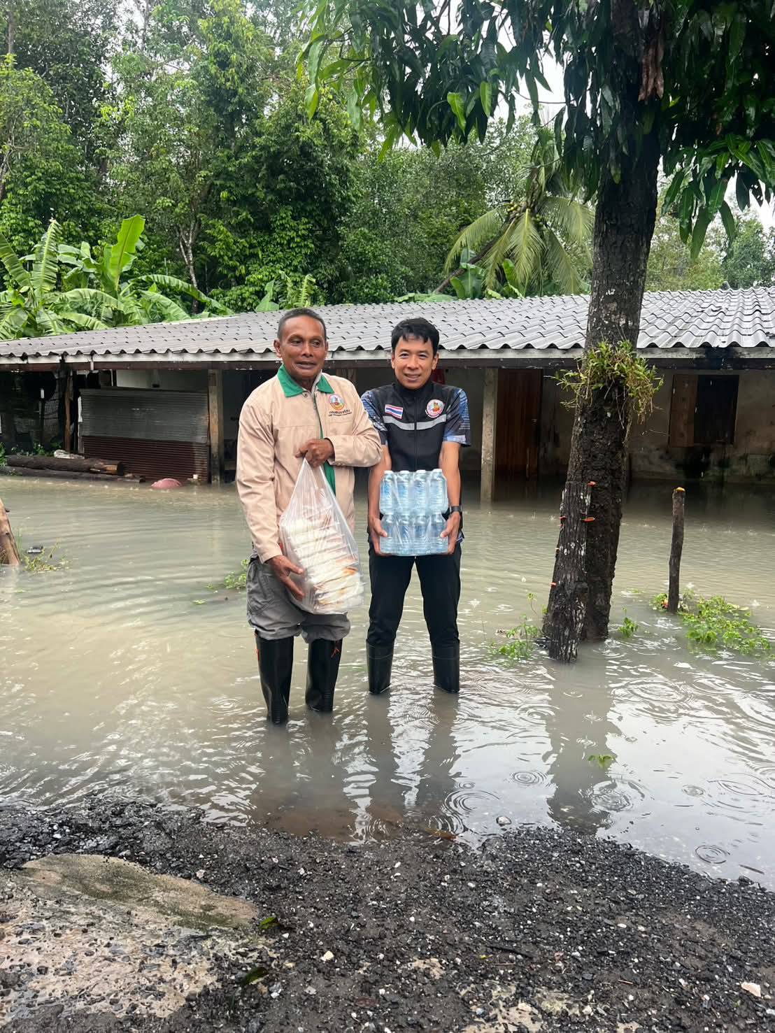 พด.ลุยช่วยน้ำท่วมใต้ เตรียมทีมฟื้นฟูดินหลังน้ำลด ตามนโยบายกระทรวงเกษตรฯ 10 9