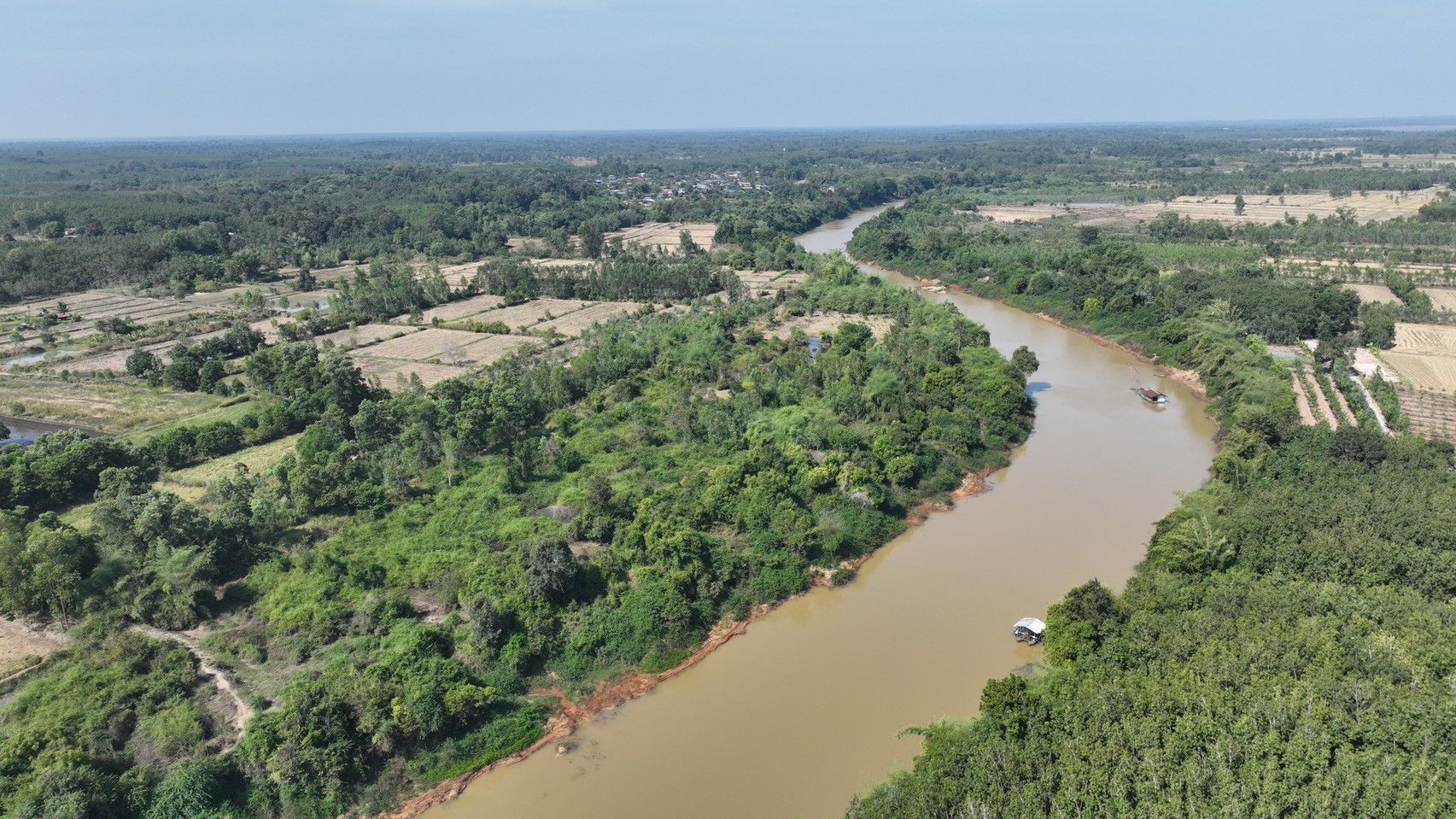 ชป. ลุยลุ่มน้ำสงคราม สร้างอาคารบังคับประตู ชุมชนพร้อมหนุนเต็มแรง 4 972097