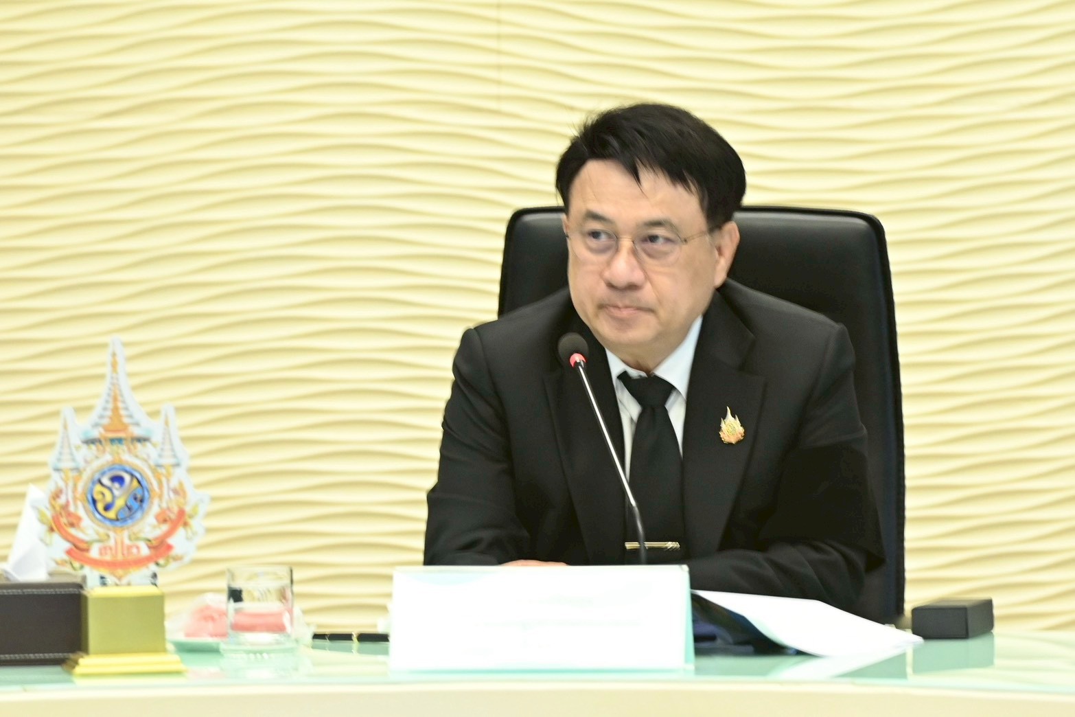 รมช.นเรศ นำทีม ก.เกษตรฯ หารือแนวทางการจัดสรรที่ดินเพื่อประกอบกิจการสนับสนุนหรือเกี่ยวเนื่องกับการปฏิรูปที่ดินเพื่อเกษตรกรรม เพื่อความครอบคลุม รอบคอบ และเกิดประโยชน์สูงสุดแก่พี่น้องประชาชน 2 LINE ALBUM 68.11.26 รมช.นเรศ ประชุม สรุปข้อเสนอ ปปช 251126 1