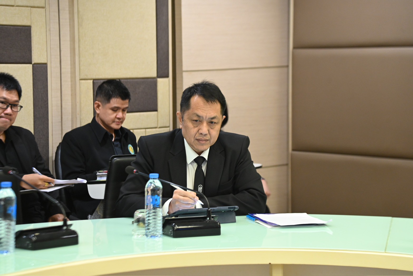 รมช.นเรศ นำทีม ก.เกษตรฯ หารือแนวทางการจัดสรรที่ดินเพื่อประกอบกิจการสนับสนุนหรือเกี่ยวเนื่องกับการปฏิรูปที่ดินเพื่อเกษตรกรรม เพื่อความครอบคลุม รอบคอบ และเกิดประโยชน์สูงสุดแก่พี่น้องประชาชน 5 LINE ALBUM 68.11.26 รมช.นเรศ ประชุม สรุปข้อเสนอ ปปช 251126 5