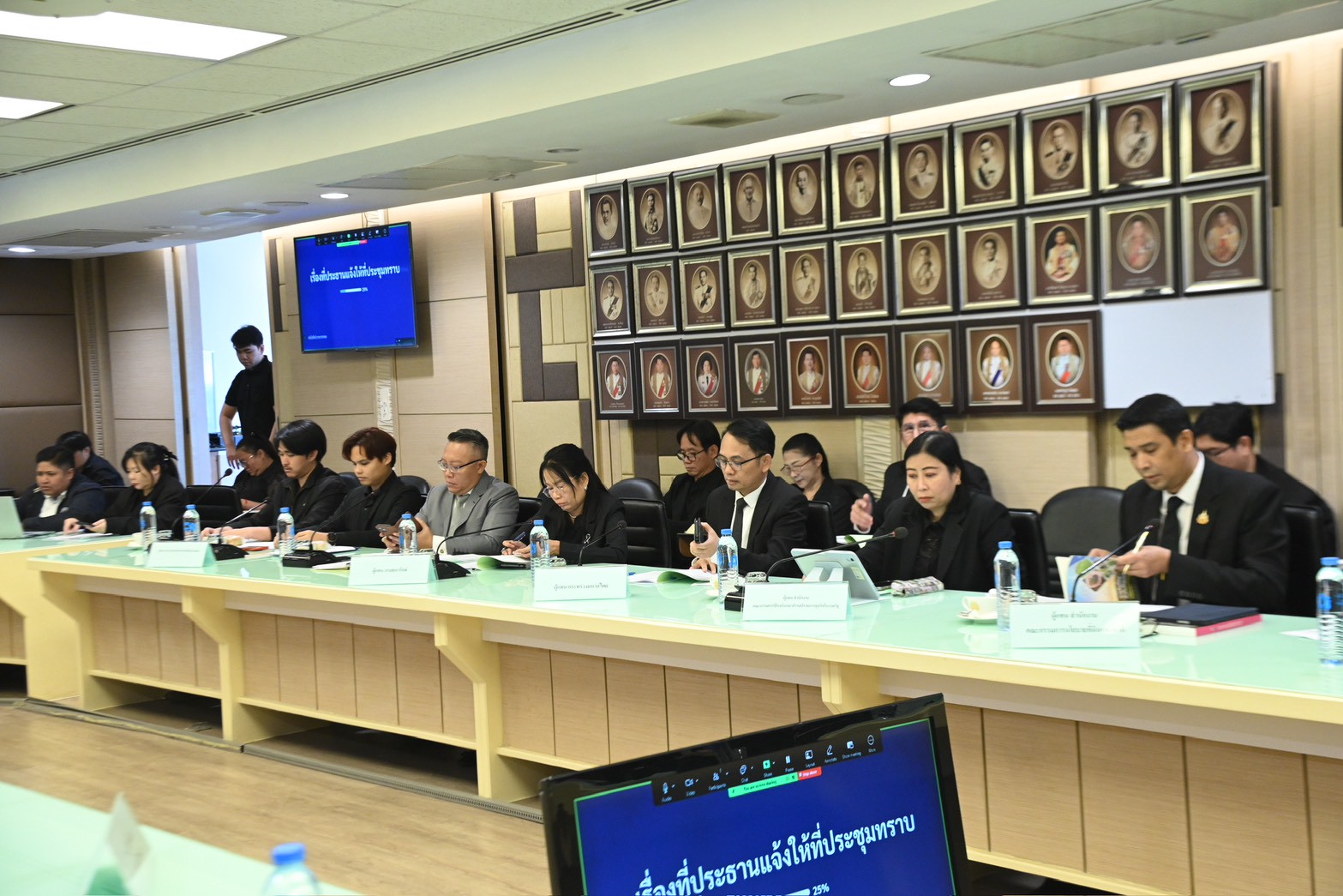 รมช.นเรศ นำทีม ก.เกษตรฯ หารือแนวทางการจัดสรรที่ดินเพื่อประกอบกิจการสนับสนุนหรือเกี่ยวเนื่องกับการปฏิรูปที่ดินเพื่อเกษตรกรรม เพื่อความครอบคลุม รอบคอบ และเกิดประโยชน์สูงสุดแก่พี่น้องประชาชน 7 LINE ALBUM 68.11.26 รมช.นเรศ ประชุม สรุปข้อเสนอ ปปช 251126 7