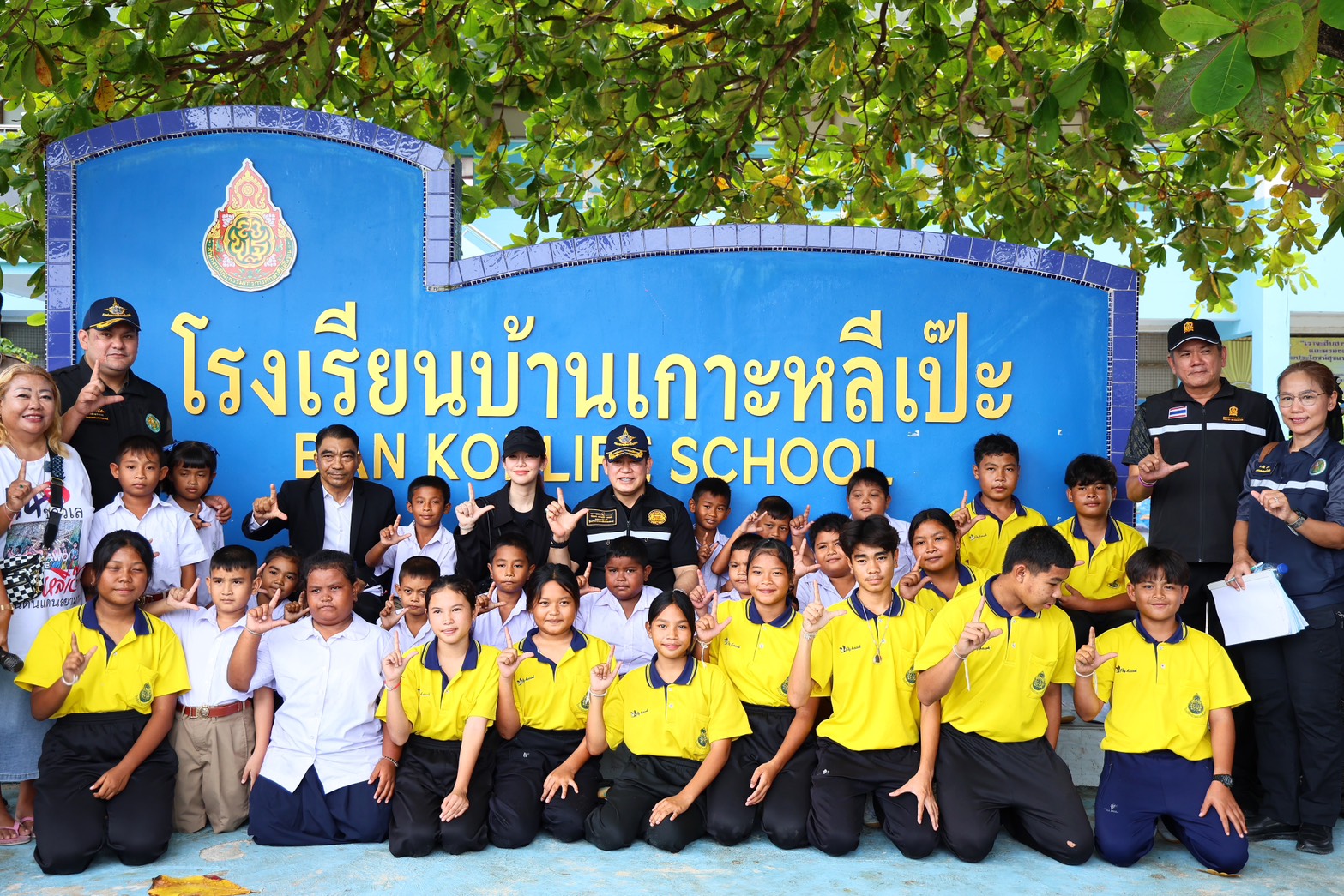 “รมว.ธรรมนัส” ลงพื้นที่เกาะหลีเป๊ะ ติดตามปัญหาและความเป็นอยู่ของชุมชนชาวเล พร้อมผลักดันแผนพัฒนาคุณภาพชีวิตอย่างเร่งด่วน 22 S 10035282