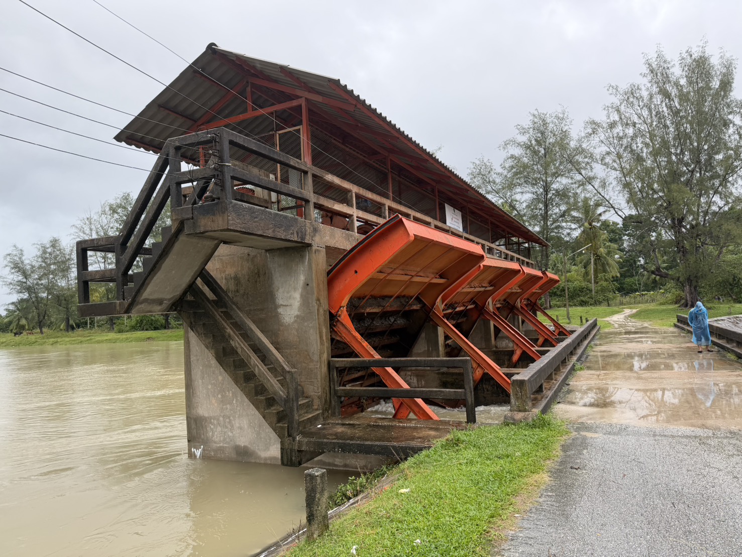 ชป.ทยอยปรับลดน้ำเจ้าพระยา ภาคใต้ฝนลดลง เร่งระบายน้ำคลี่คลายสถานการณ์ 3 S 11255963