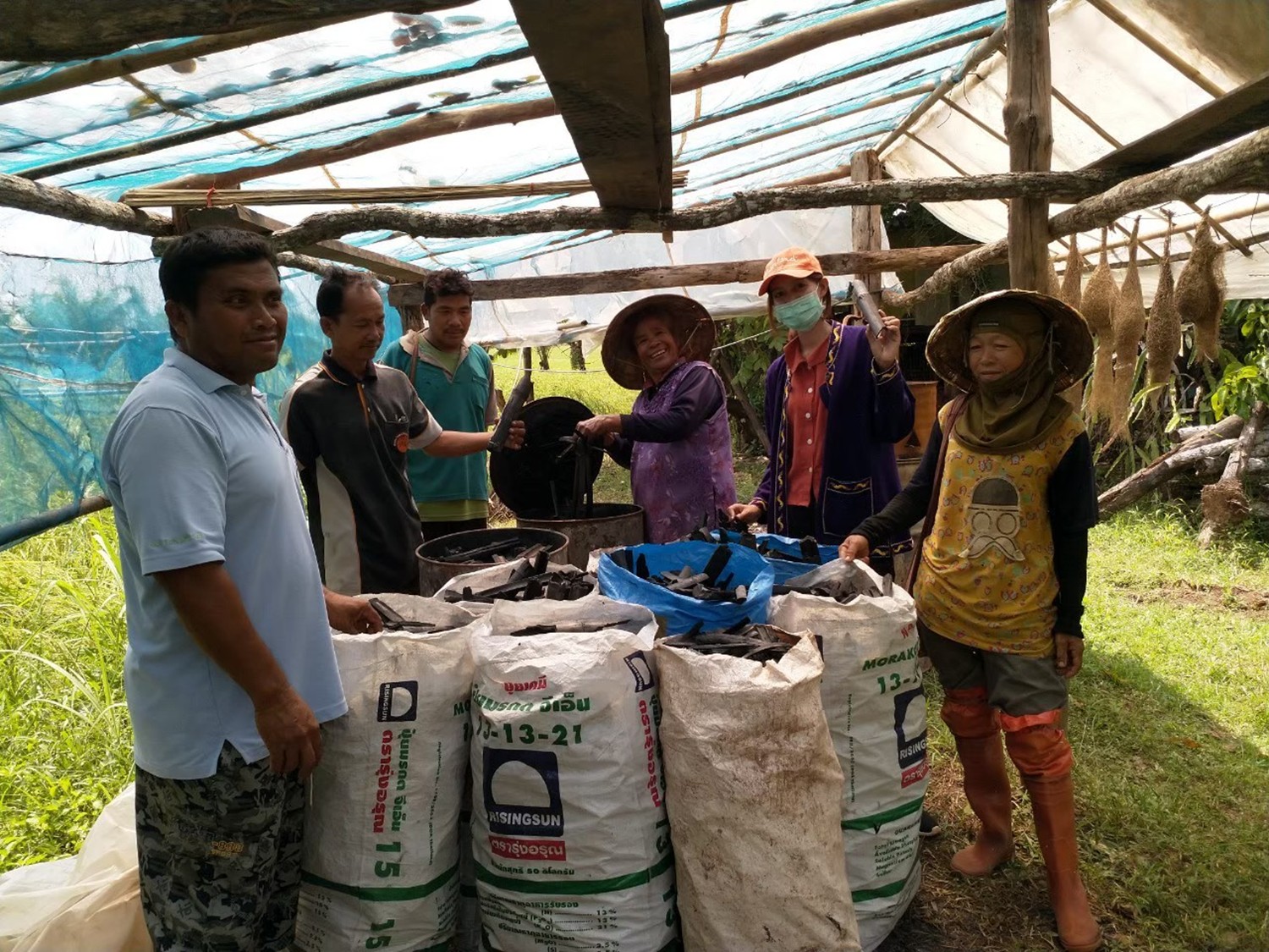 กรมส่งเสริมการเกษตร ขยายผลเกษตรกร ผลิต-ใช้ ถ่านชีวภาพ “ไบโอชาร์”เปลี่ยนเศษวัสดุเหลือทิ้งการเกษตร สู่ตัวช่วยบำรุงดิน ปุ๋ย และน้ำ ลดต้นทุน เพิ่มรายได้ เป็นมิตรต่อโลก 5 S 11354122