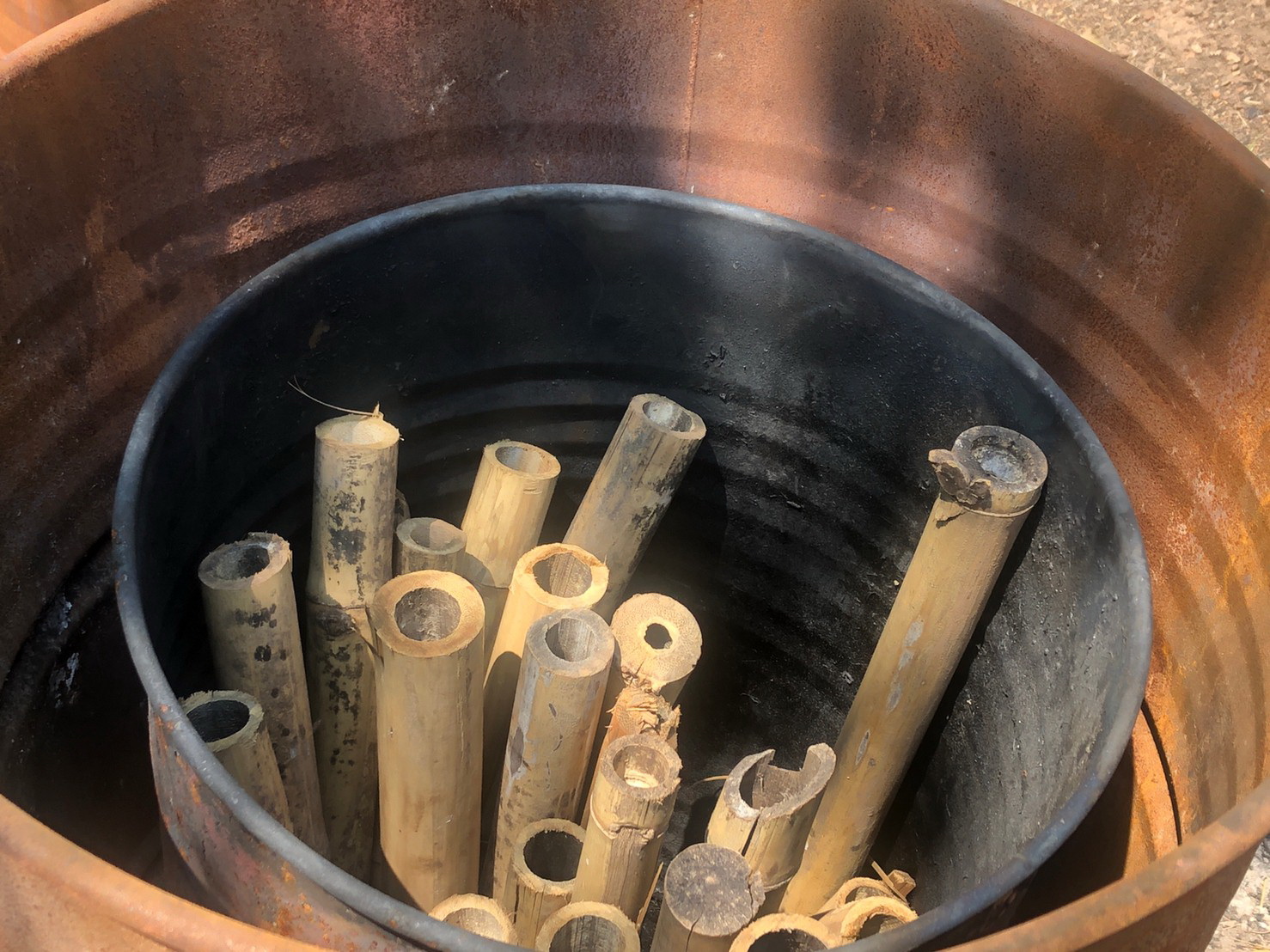 กรมส่งเสริมการเกษตร ขยายผลเกษตรกร ผลิต-ใช้ ถ่านชีวภาพ “ไบโอชาร์”เปลี่ยนเศษวัสดุเหลือทิ้งการเกษตร สู่ตัวช่วยบำรุงดิน ปุ๋ย และน้ำ ลดต้นทุน เพิ่มรายได้ เป็นมิตรต่อโลก 3 S 11354123 0