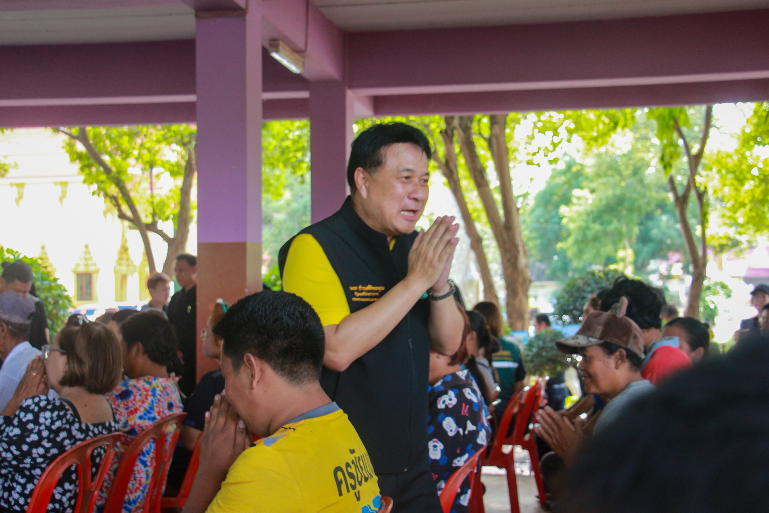 รมช.เกษตร ฯ ห่วงผู้ประสบอุทกภัยอ่างทอง ยืนยันรัฐไม่ทอดทิ้ง นายก ฯ กำชับติดตามเงินเยียวยารอบ 3 ไม่ล่าช้า 10 S 170303552