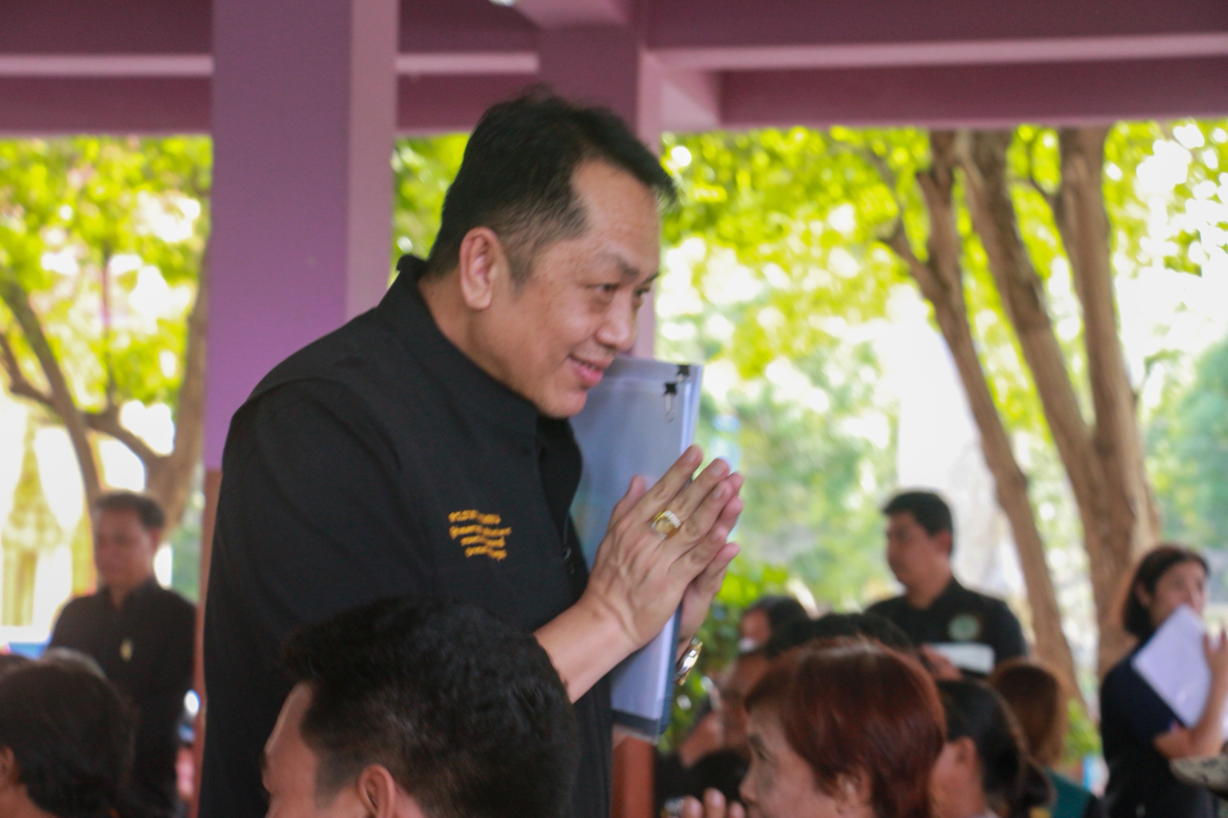 รมช.เกษตร ฯ ห่วงผู้ประสบอุทกภัยอ่างทอง ยืนยันรัฐไม่ทอดทิ้ง นายก ฯ กำชับติดตามเงินเยียวยารอบ 3 ไม่ล่าช้า 11 S 170303555