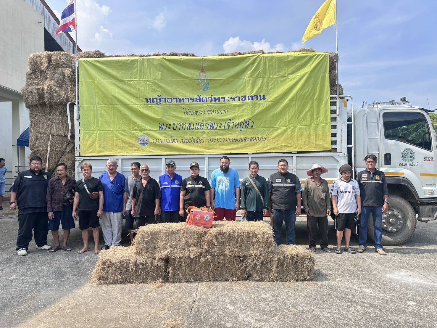 กรมปศุสัตว์ เร่งช่วยเหลือเกษตรกรผู้เลี้ยงสัตว์ที่ประสบอุทกภัย บริเวณลุ่มน้ำเจ้าพระยา 5 S 17883155