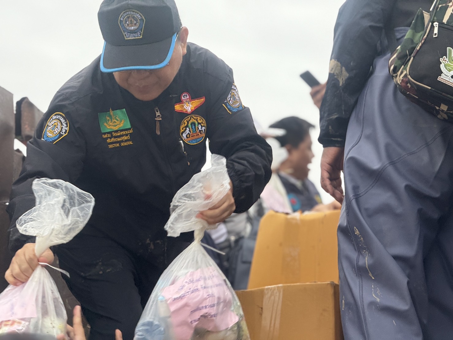 กรมปศุสัตว์ ลงพื้นที่ลุยน้ำท่วม ขนเสบียงยังชีพ และอาหารสุนัข แมว ส่งถึงผู้ประสบอุทกภัยจังหวัดสงขลา 8 S 18391233