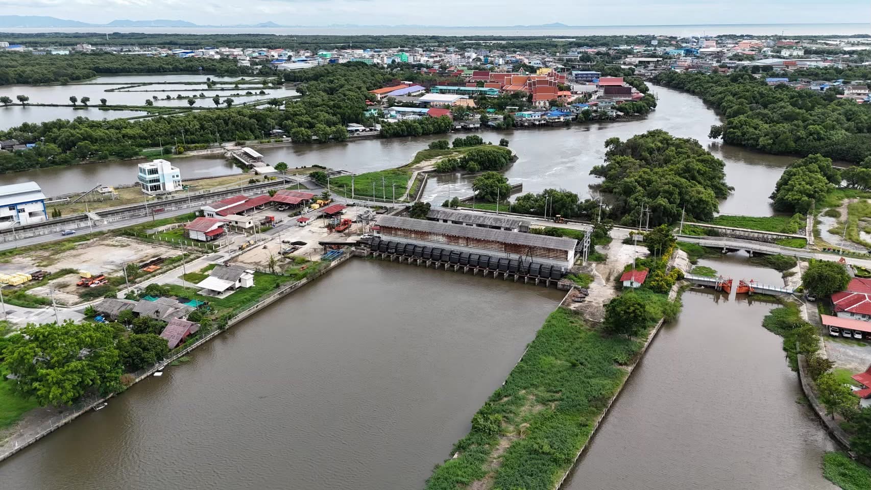 เขื่อนเจ้าพระยาคงระบาย 2,700 ลบ.ม./วินาที น้ำทะเลหนุน ทำน้ำระบายลงทะเลช้า 4 S 19316784