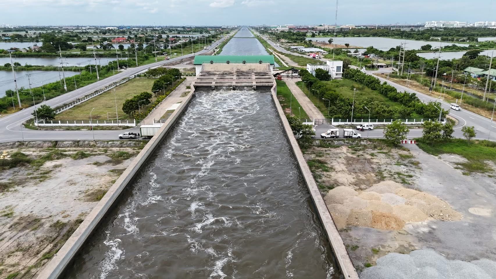 เขื่อนเจ้าพระยาคงระบาย 2,700 ลบ.ม./วินาที น้ำทะเลหนุน ทำน้ำระบายลงทะเลช้า 6 S 19316786