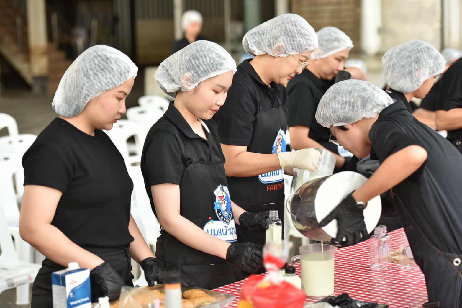กรมปศุสัตว์ เปิดตัวยิ่งใหญ่ “ร้านนมหน้าฟาร์ม by สหกรณ์โคนมเชียงใหม่” ชูผลิตภัณฑ์นมโคไทย 100% สร้างมูลค่าเพิ่ม กระตุ้นเศรษฐกิจชุมชน 7 S 19595513