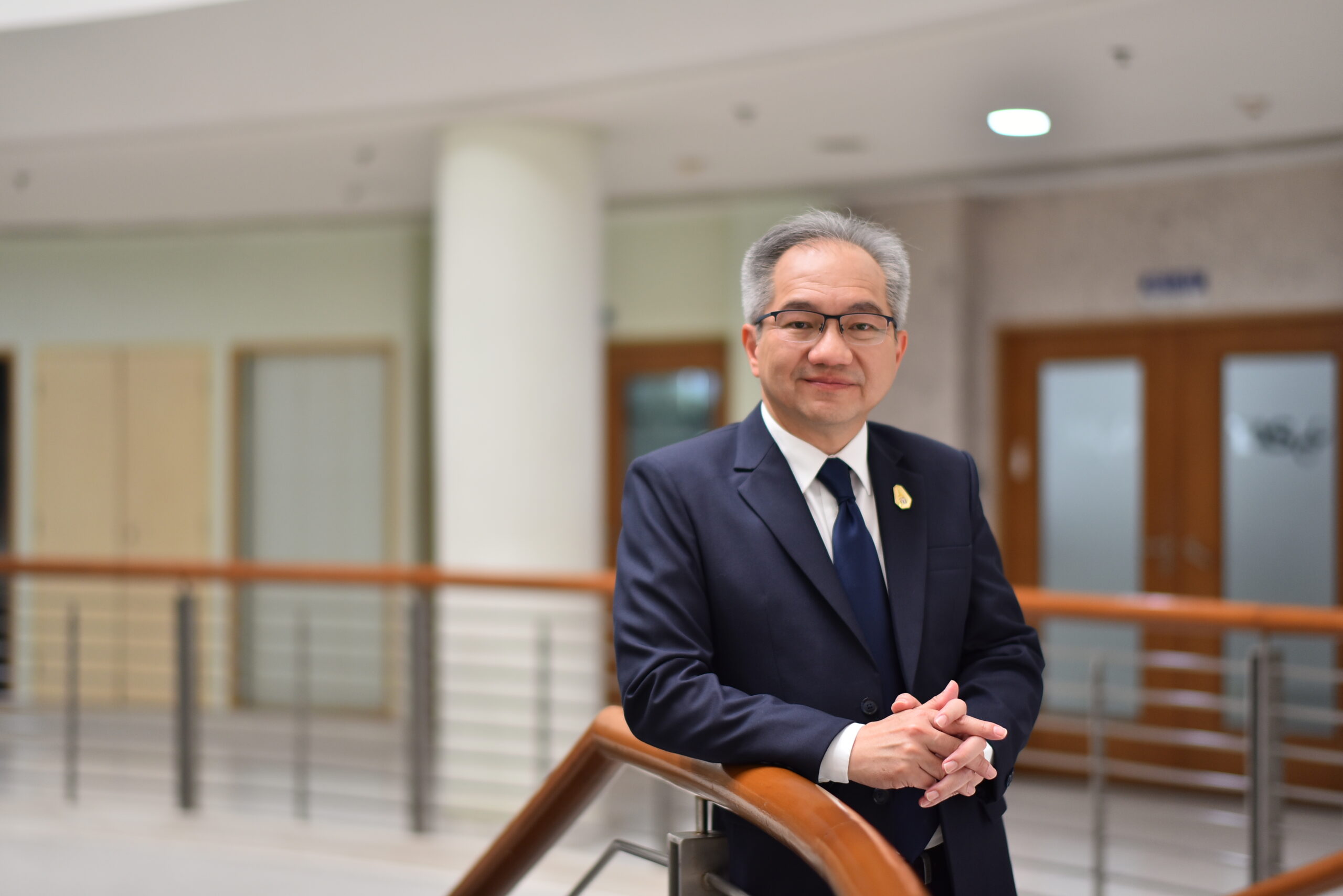 กระทรวง อว. โดย สวทช. ยืนยันพันธุ์ข้าว “หอมสยาม” มีความปลอดภัย ใช้กระบวนการคัดพันธุ์โดยธรรมชาติ ได้การรับรองพันธุ์พืชขึ้นทะเบียน (ร.พ.2) จากกรมวิชาการเกษตรเรียบร้อยแล้วในปี 2565 และอยู่ระหว่างขอรับรองพันธุ์จากกรมการข้าว เพื่อเป็น “ข้าวทางเลือก” ให้เกษตรกร 2 S 212631607 scaled