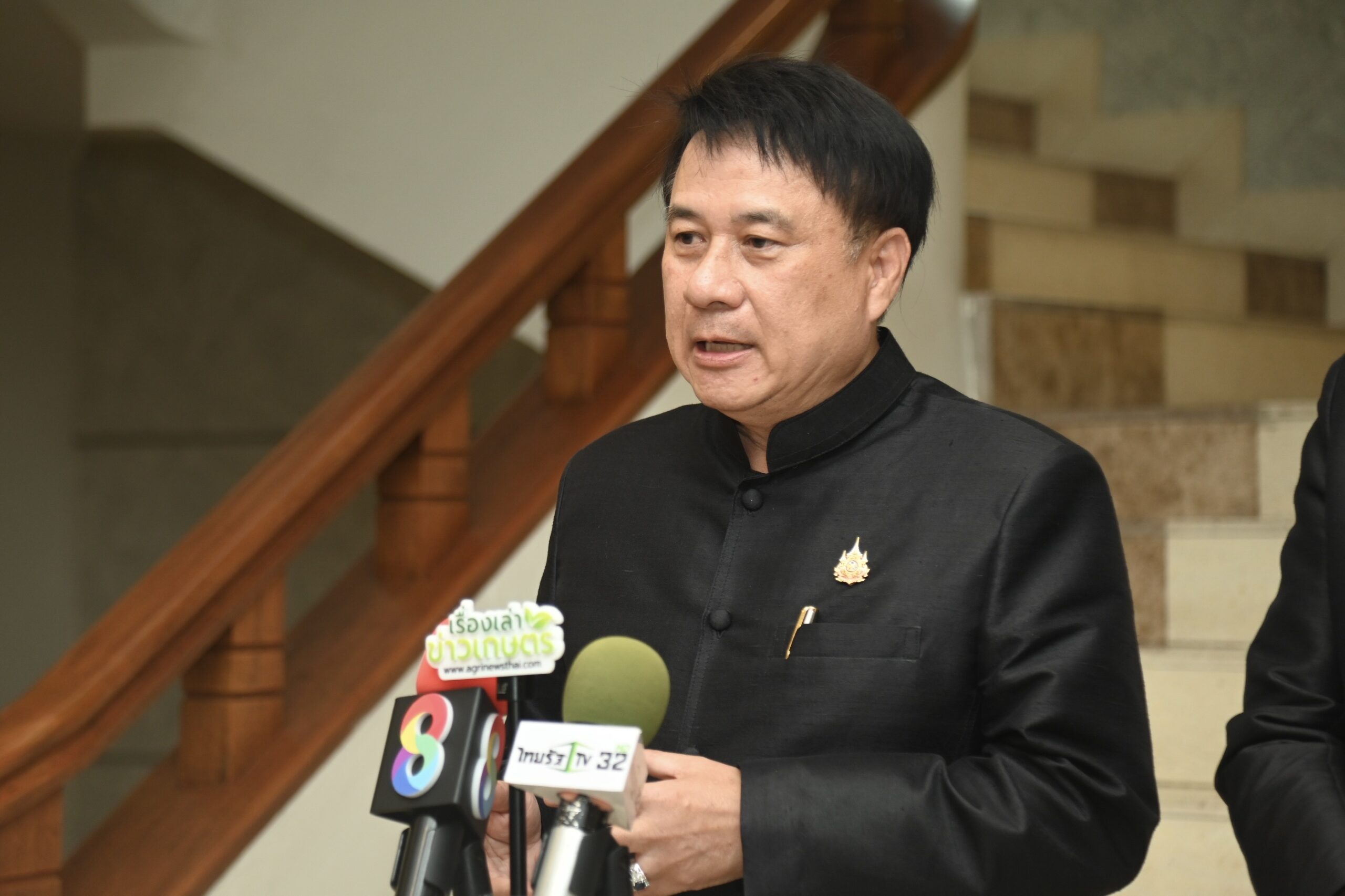 รมช.นเรศ เผยพร้อมเปิดจุดรวบรวมข้าวทั่วประเทศ หนุนสหกรณ์พยุงราคาชะลอการขาย เร่งดันข้าวคุณภาพ คาร์บอนต่ำ ยกระดับรายได้ชาวนา 2 S 24076302 scaled