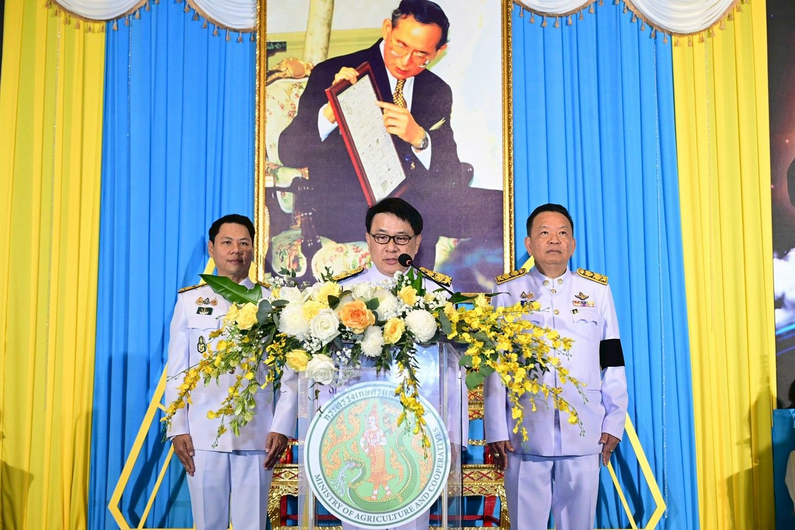 กระทรวงเกษตรฯ จัดพิธีน้อมรำลึกพระมหากรุณาธิคุณของพระบาทสมเด็จพระบรมชนกาธิเบศร มหาภูมิพลอดุลยเดชมหาราช บรมนาถบพิตร เนื่องใน “วันพระบิดาแห่งฝนหลวง” ประจำปี 2568 ผู้ทรงเป็นแรงบันดาลใจ “สายฝนแห่งความหวัง” แก่ปวงชนชาวไทย 2 S 24494130