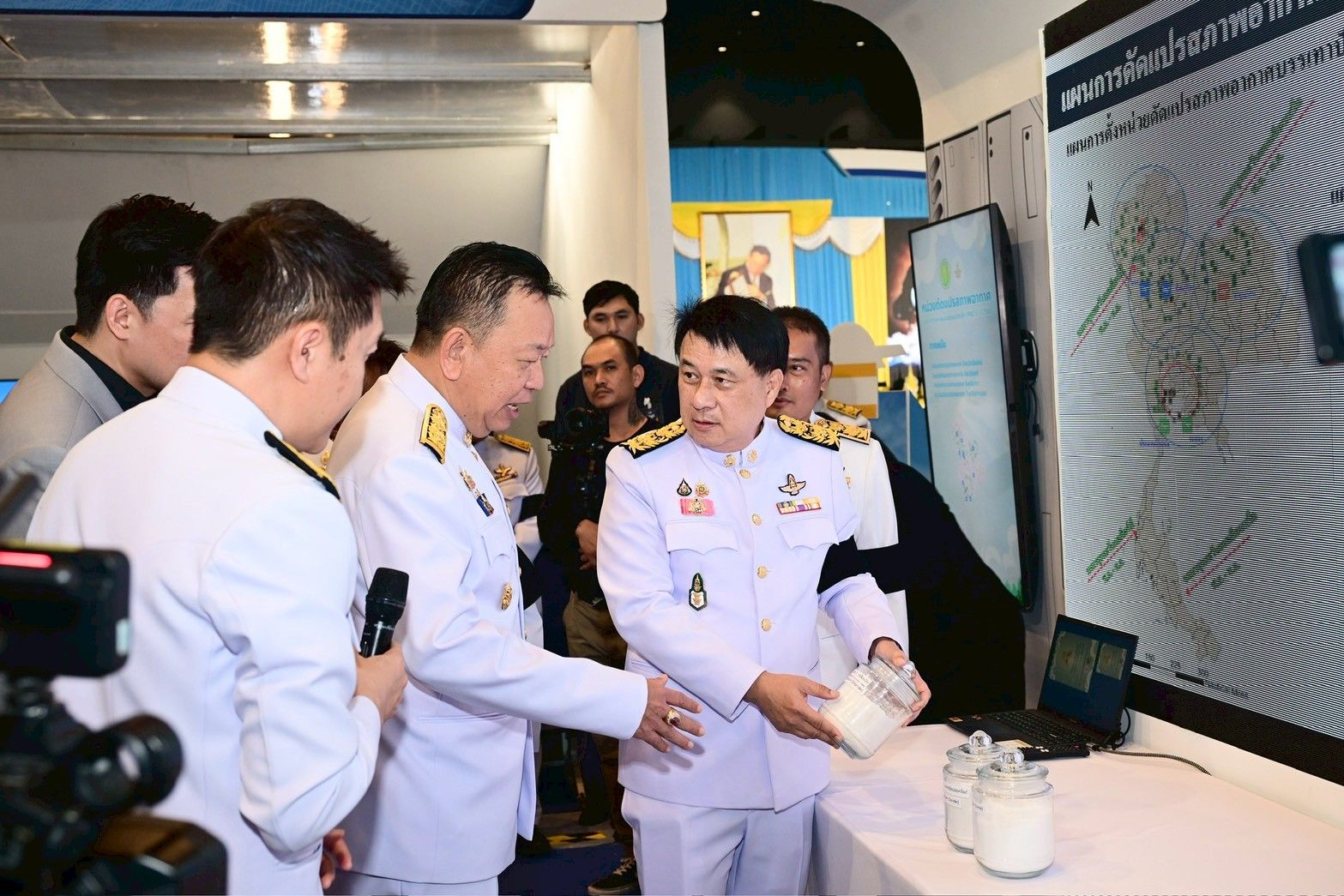 กระทรวงเกษตรฯ จัดพิธีน้อมรำลึกพระมหากรุณาธิคุณของพระบาทสมเด็จพระบรมชนกาธิเบศร มหาภูมิพลอดุลยเดชมหาราช บรมนาถบพิตร เนื่องใน “วันพระบิดาแห่งฝนหลวง” ประจำปี 2568 ผู้ทรงเป็นแรงบันดาลใจ “สายฝนแห่งความหวัง” แก่ปวงชนชาวไทย 14 S 24494137