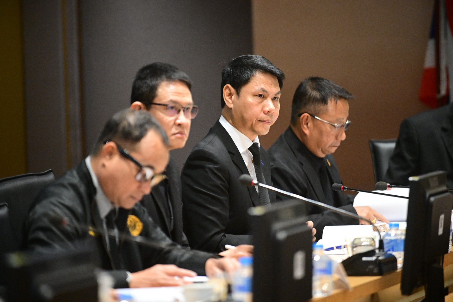 “รมช.นเรศ” เดินหน้าแก้ปัญหาผลกระทบจากโครงการรัฐ ตั้ง 7 คณะทำงาน เร่งตรวจสอบสิทธิ เยียวยา บรรเทาความเดือดร้อน 4 S 24674315