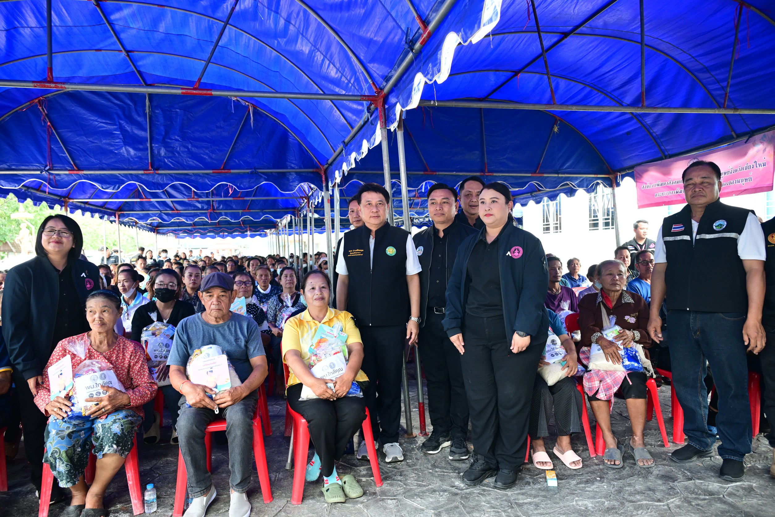 รมช.นเรศ เปิดเวทีประชาคม รับฟังเสียงชาวอำเภอจอมทอง จ.เชียงใหม่ ก่อนเดินหน้าแผนขุดลอกลำน้ำแม่กลาง มุ่งแก้น้ำท่วมซ้ำซาก 11 S 24821919