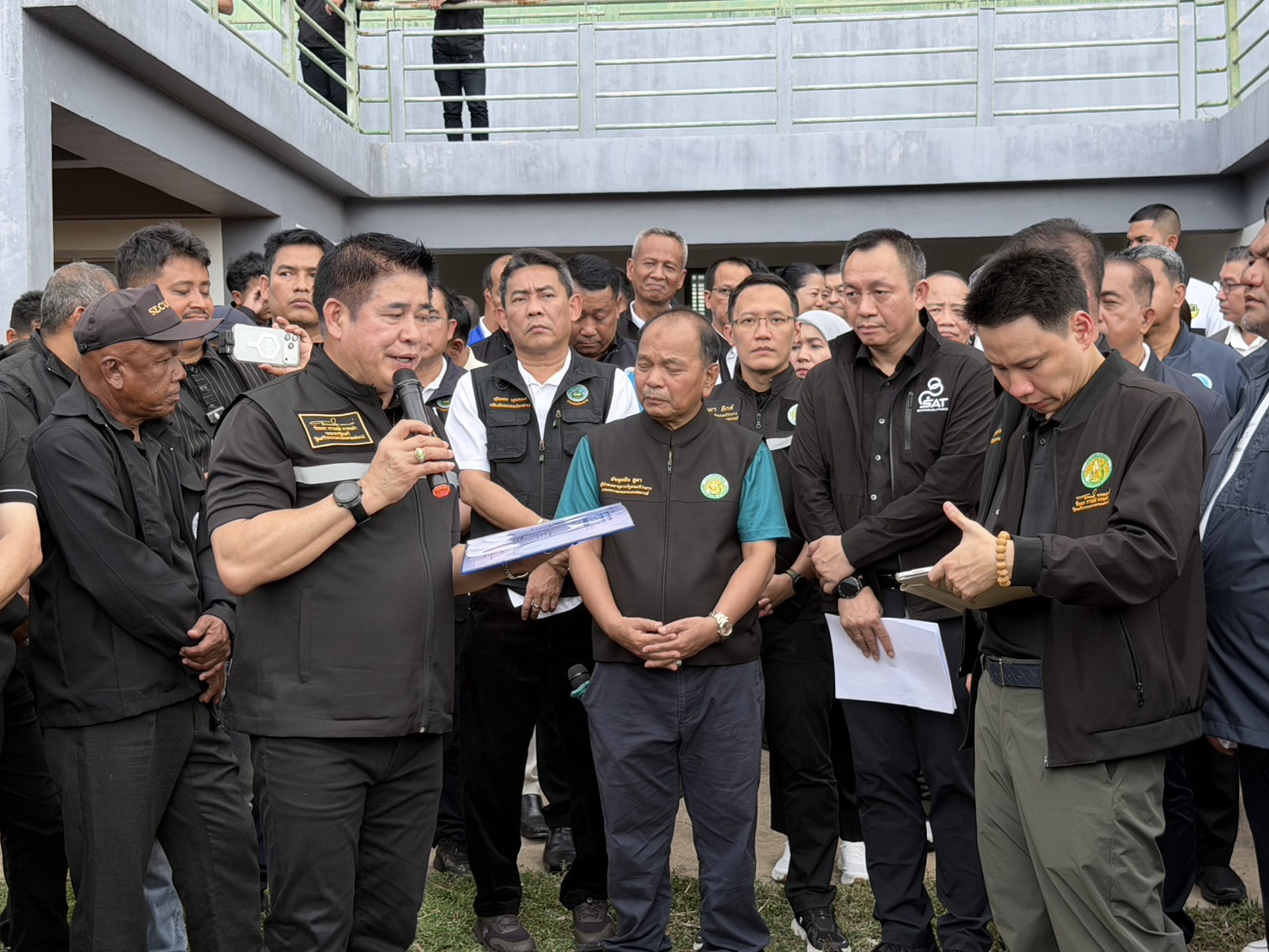 “รองนายกฯธรรมนัส“นำ”รมว.อรรถกร“ลุยสางปัญหาสนามกีฬาร้างค้างกว่า 10 ปี จ่อถก“คมนาคม”หาทางเดินหน้าก่อสร้างต่อให้เสร็จ ด้าน”อามินทร์”พูดแทนใจ “ขอทวงคืนพื้นที่กีฬาให้ชาว นราฯ” 5 S 2506969