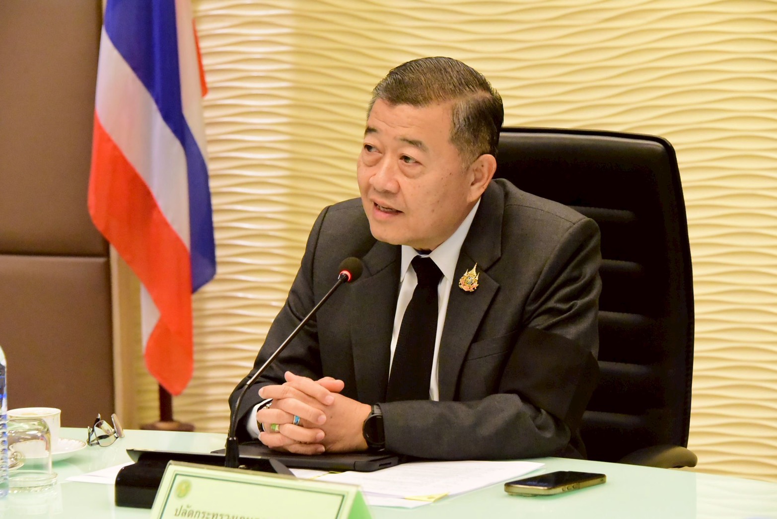 ปลัดเกษตรฯ สั่งหน่วยงานในสังกัดเดินหน้าช่วยอุทกภัยใต้ ย้ำ “รวดเร็ว ถูกต้อง เข้าถึงทุกครัวเรือน” เตรียมมาตรการเยียวยาครัวเรือนละ 3,000 บาท เร่งฟื้นฟูหลังน้ำลด 2 S 25133174