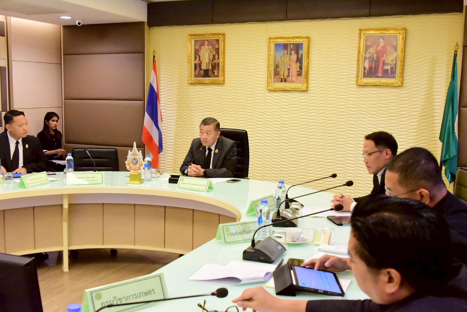 ปลัดเกษตรฯ สั่งหน่วยงานในสังกัดเดินหน้าช่วยอุทกภัยใต้ ย้ำ “รวดเร็ว ถูกต้อง เข้าถึงทุกครัวเรือน” เตรียมมาตรการเยียวยาครัวเรือนละ 3,000 บาท เร่งฟื้นฟูหลังน้ำลด 3 S 25133177