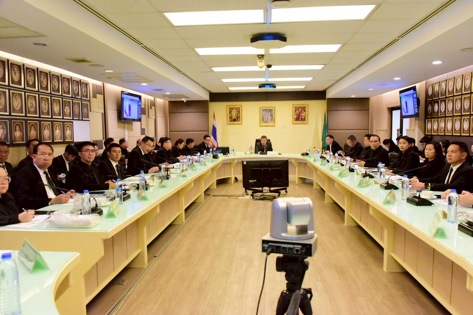 ปลัดเกษตรฯ สั่งหน่วยงานในสังกัดเดินหน้าช่วยอุทกภัยใต้ ย้ำ “รวดเร็ว ถูกต้อง เข้าถึงทุกครัวเรือน” เตรียมมาตรการเยียวยาครัวเรือนละ 3,000 บาท เร่งฟื้นฟูหลังน้ำลด 7 S 25133185