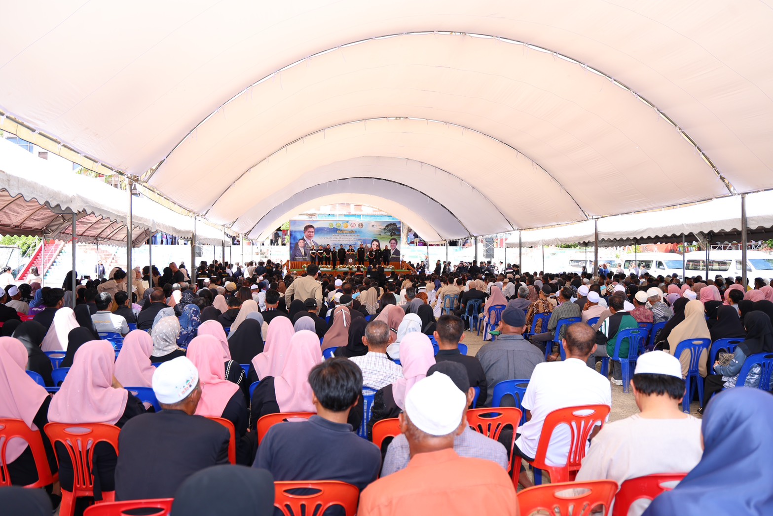 รมว.ธรรมนัส ลั่นกลางปัตตานี พิสูจน์คำพูด ดันลูกหลานมุสลิมเป็นรัฐมนตรีสำเร็จ ย้ำ พัฒนา 3 จังหวัดชายแดนใต้ สร้างอาชีพ ยกระดับชีวิตประชาชน 6 S 2539748