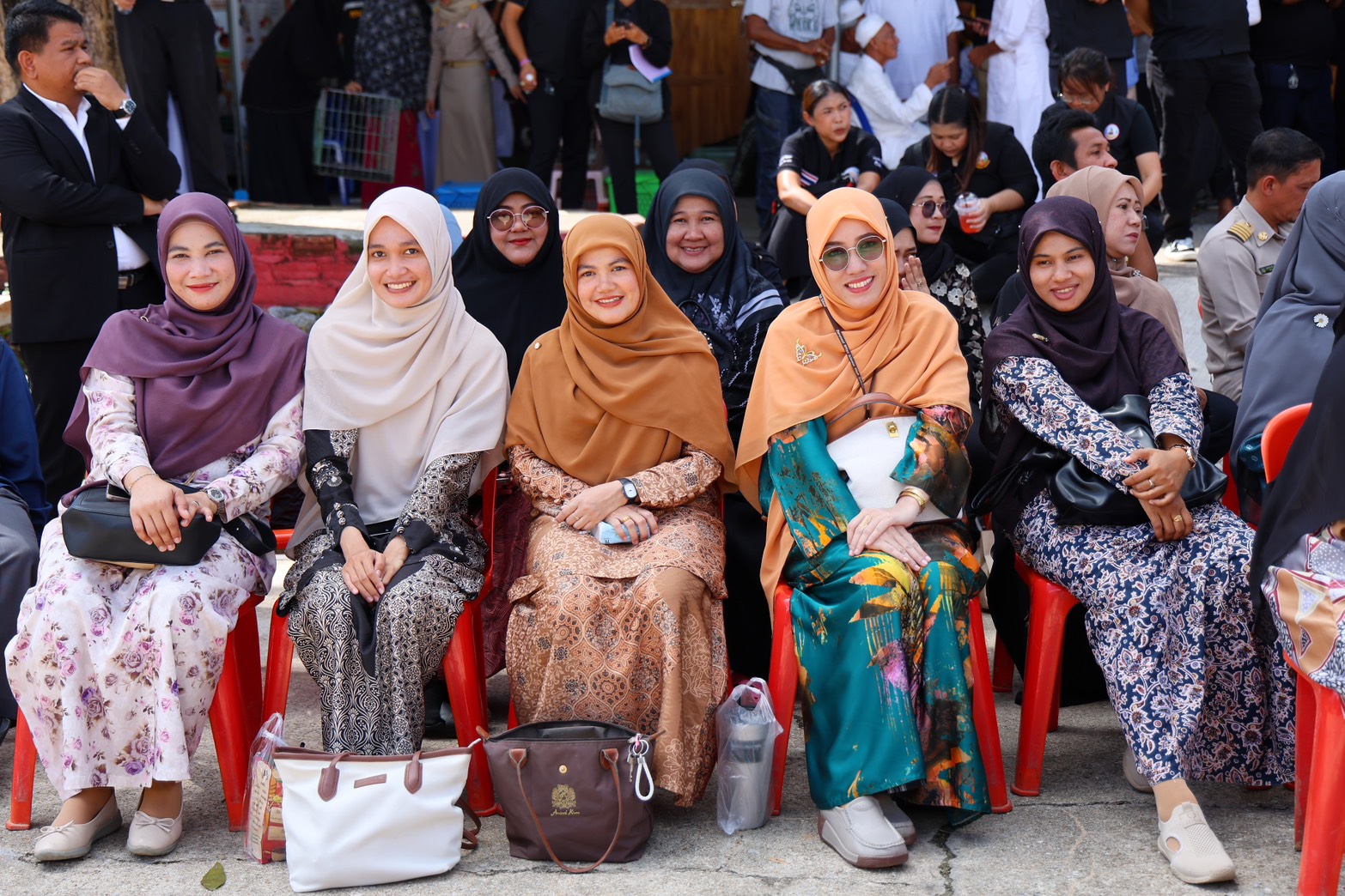 รมว.ธรรมนัส ลั่นกลางปัตตานี พิสูจน์คำพูด ดันลูกหลานมุสลิมเป็นรัฐมนตรีสำเร็จ ย้ำ พัฒนา 3 จังหวัดชายแดนใต้ สร้างอาชีพ ยกระดับชีวิตประชาชน 7 S 2539752