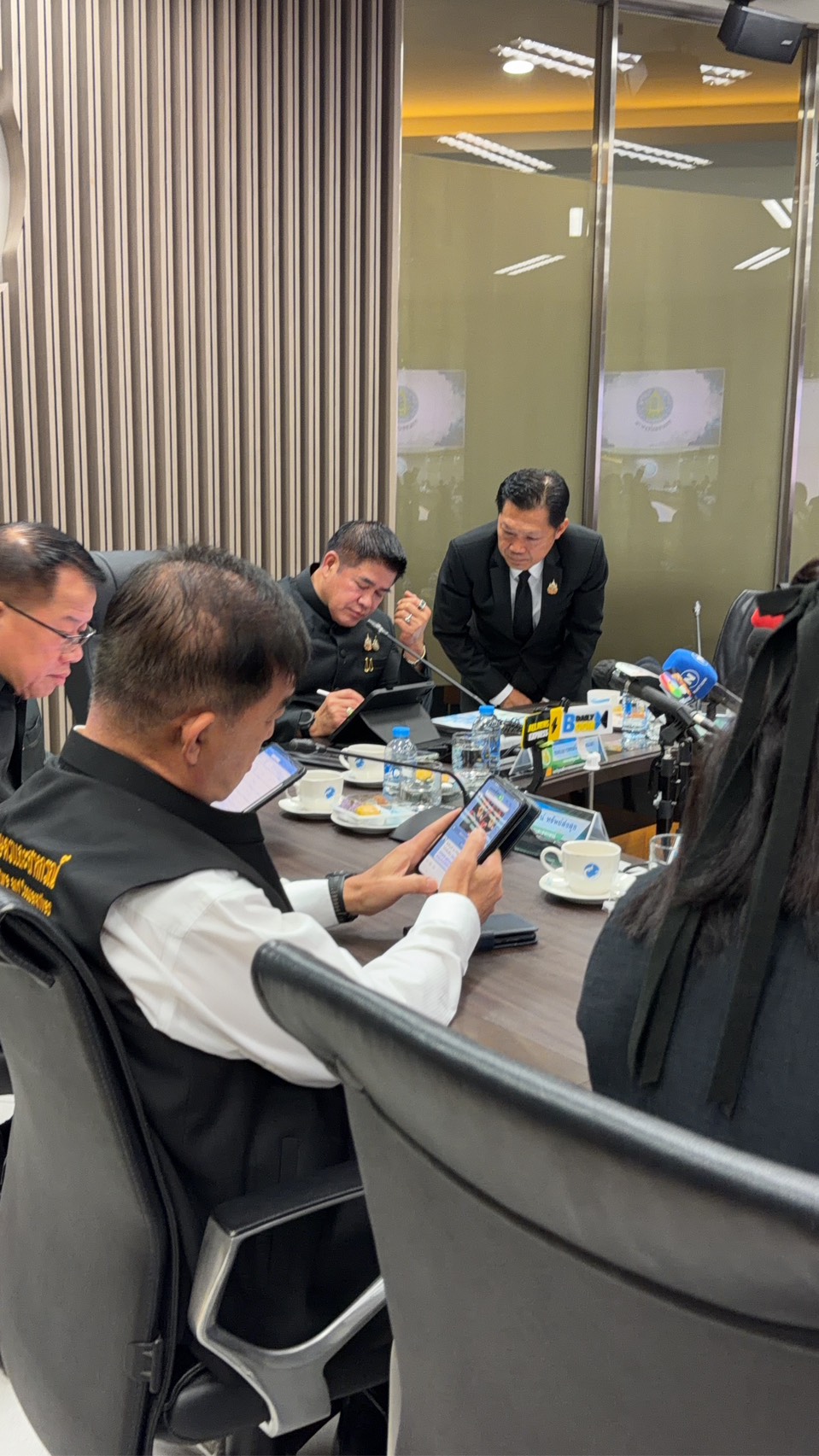 รมว.ธรรมนัส มั่นใจ สถานการณ์น้ำปีนี้ ไม่เลวร้ายกว่านี้แน่ จะคลี่คลายภายใน ธ.ค.สั่งกรมชลฯ เร่งระบายน้ำเจ้าพระยาเต็มกำลัง ควบคุมเข้มปริมาณน้ำเหนือ ไม่ให้กระทบประชาชนมาก พร้อมเตรียมรับมือฝนใต้ระลอกใหม่ 3 S 2678849