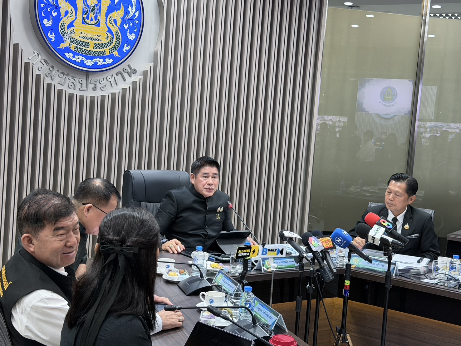 รมว.ธรรมนัส มั่นใจ สถานการณ์น้ำปีนี้ ไม่เลวร้ายกว่านี้แน่ จะคลี่คลายภายใน ธ.ค.สั่งกรมชลฯ เร่งระบายน้ำเจ้าพระยาเต็มกำลัง ควบคุมเข้มปริมาณน้ำเหนือ ไม่ให้กระทบประชาชนมาก พร้อมเตรียมรับมือฝนใต้ระลอกใหม่ 5 S 2678855