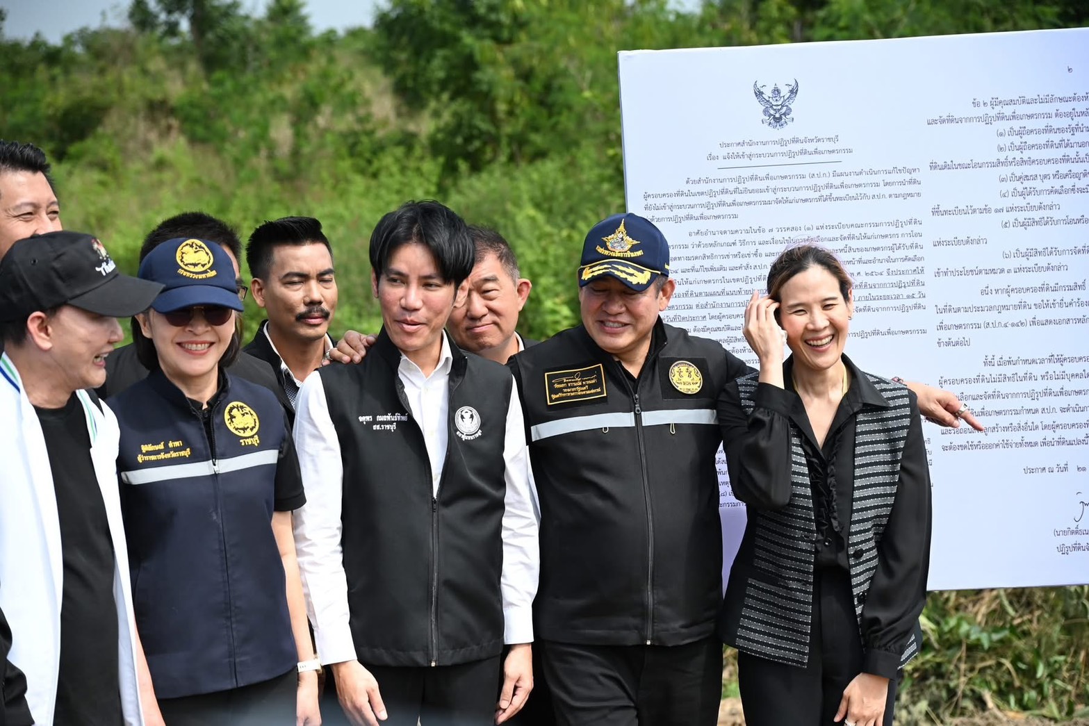 รมว.ธรรมนัส ประกาศสงครามยึดคืนที่ดิน ส.ป.ก.ราชบุรี นายทุนไม่คืน เจอ ม.44 ยึดคืนทุกแปลง จัดสรรใหม่ให้เกษตรกร ขยายผลทั่ว ปท. ซัด ล้ง–ผู้รับซื้อมะพร้าว อย่าเอาเปรียบเกษตรกร จ่อใช้ไม้แข็งจัดการ 8 S 3186963