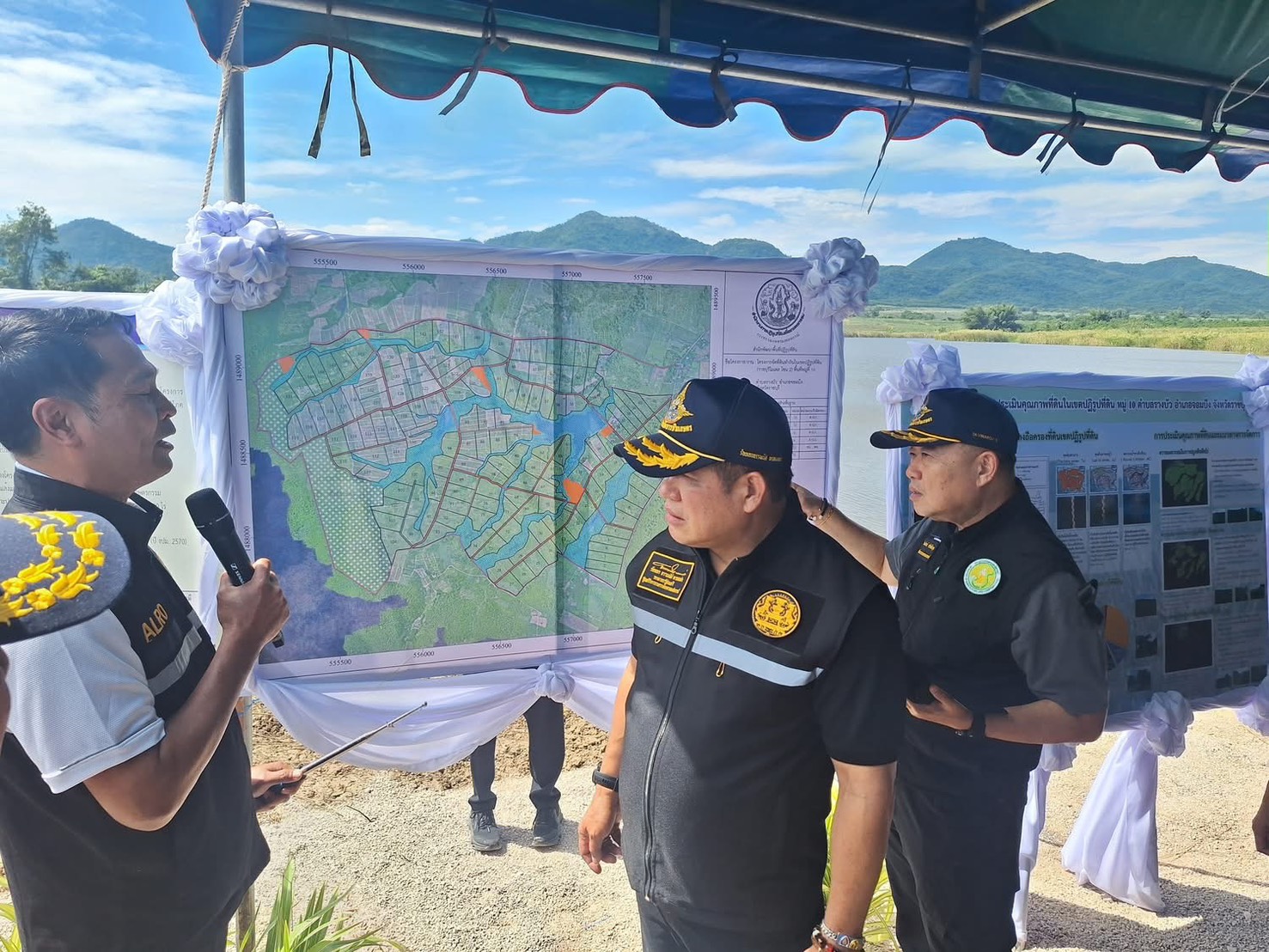 รมว.ธรรมนัส ประกาศสงครามยึดคืนที่ดิน ส.ป.ก.ราชบุรี นายทุนไม่คืน เจอ ม.44 ยึดคืนทุกแปลง จัดสรรใหม่ให้เกษตรกร ขยายผลทั่ว ปท. ซัด ล้ง–ผู้รับซื้อมะพร้าว อย่าเอาเปรียบเกษตรกร จ่อใช้ไม้แข็งจัดการ 7 S 3186966