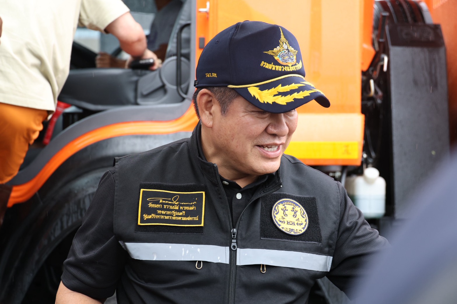 “รองนายกฯ ธรรมนัส”ลุย วิกฤตน้ำท่วมหาดใหญ่ สั่ง เร่งระบายน้ำลงทะเลสาบสงขลา พร้อมตั้งโรงครัวดูแล ปชช.กว่าหมื่นชีวิต - สัตว์เลี้ยงไม่ให้ขาดอาหาร ย้ำ นายกฯอนุทิน ไม่ทอดทิ้ง ปชช. 2 S 3227986