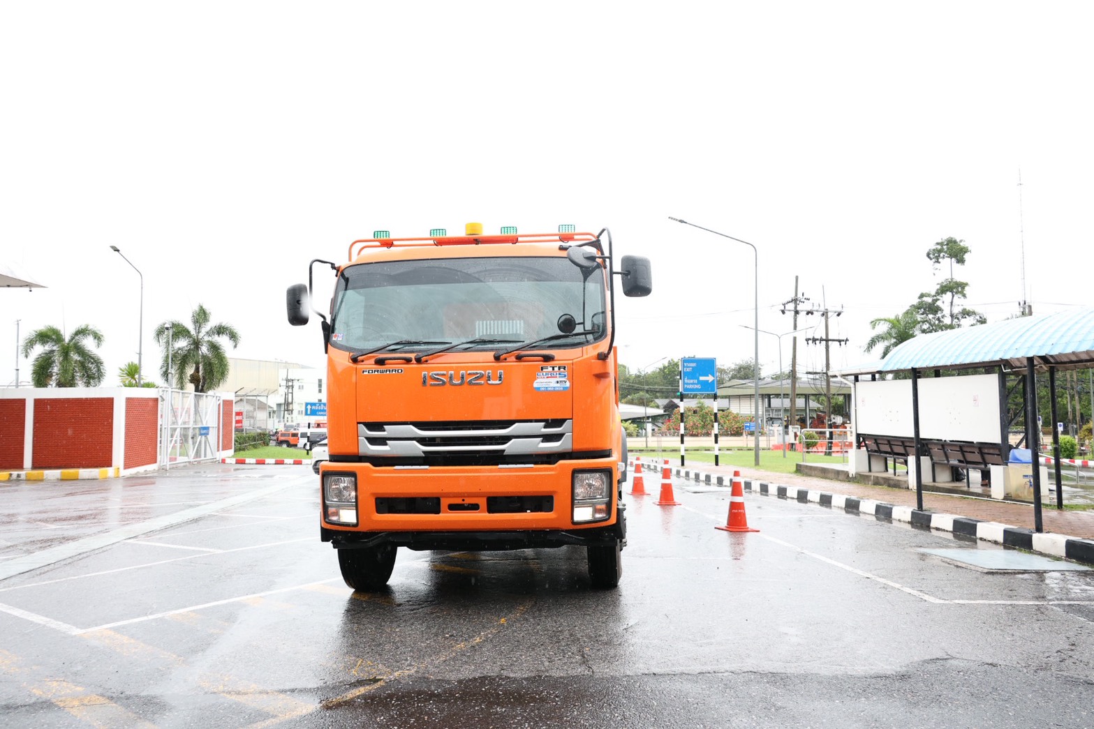 “รองนายกฯ ธรรมนัส”ลุย วิกฤตน้ำท่วมหาดใหญ่ สั่ง เร่งระบายน้ำลงทะเลสาบสงขลา พร้อมตั้งโรงครัวดูแล ปชช.กว่าหมื่นชีวิต - สัตว์เลี้ยงไม่ให้ขาดอาหาร ย้ำ นายกฯอนุทิน ไม่ทอดทิ้ง ปชช. 4 S 3227999