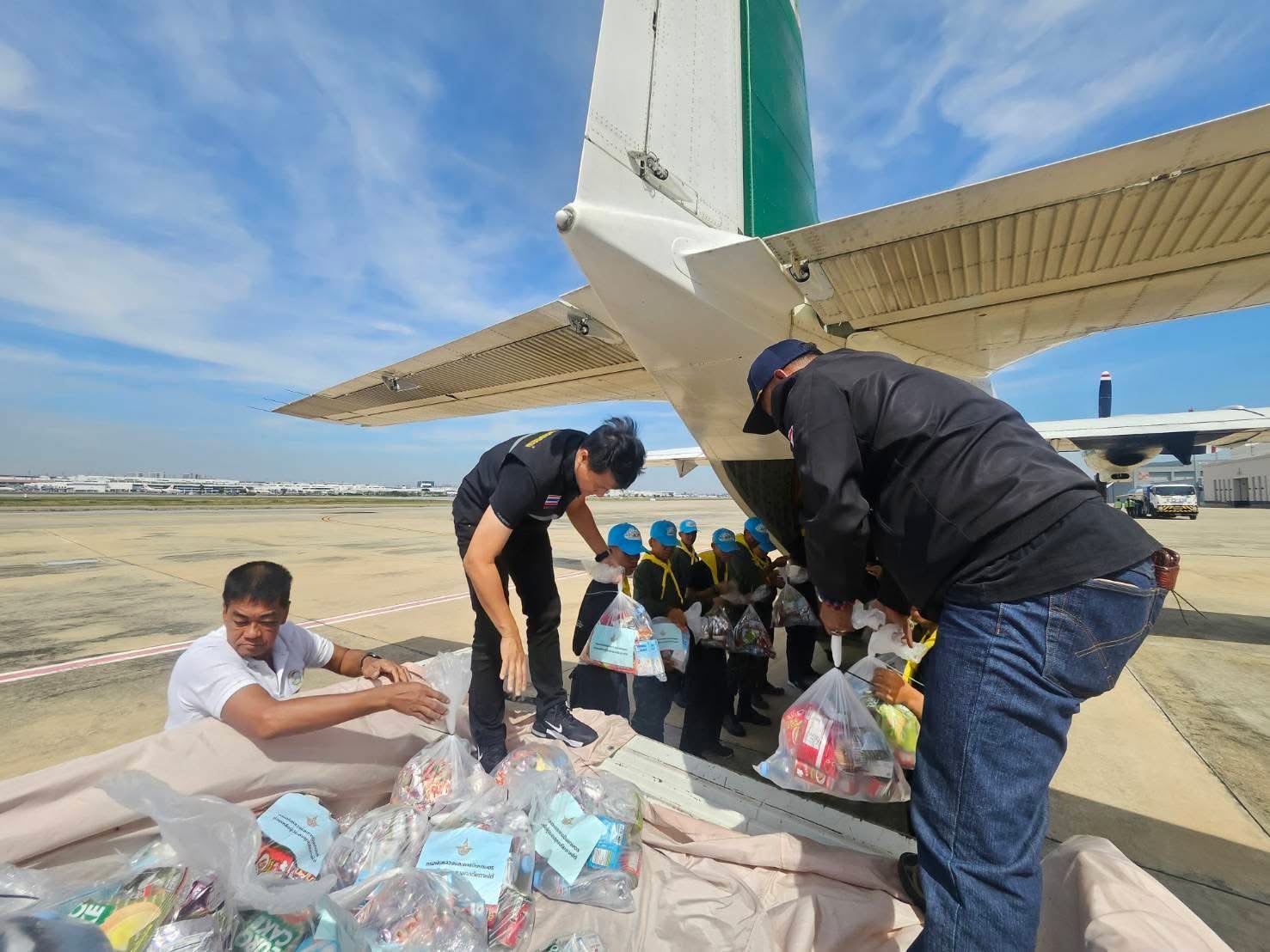 รมว.ธรรมนัส สั่ง อ.ต.ก.ลำเลียงข้าว–น้ำดื่ม โดยใช้เครื่องบินกรมฝนหลวงบิน ช่วยชาวหาดใหญ่ประสบอุทกภัย ย้ำ รัฐบาลเร่งบรรเทาความเดือดร้อนประชาชนทุกช่องทาง 8 S 3276895