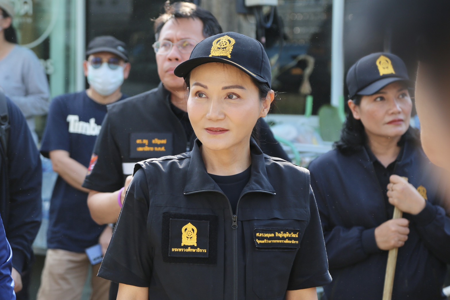 “รมว.นฤมล”ลุยฟื้นหาดใหญ่หลังน้ำลด สั่งเร่งกู้โรงเรียนเสียหายหนัก ตั้ง 50 ศูนย์ Fix It ช่วยซ่อมของประชาชนกว่า 1 หมื่นคัน ย้ำ จะเคียงข้าง ปชช.จนกว่าจะเข้าสู่ภาวะปกติ 2 S 35045672