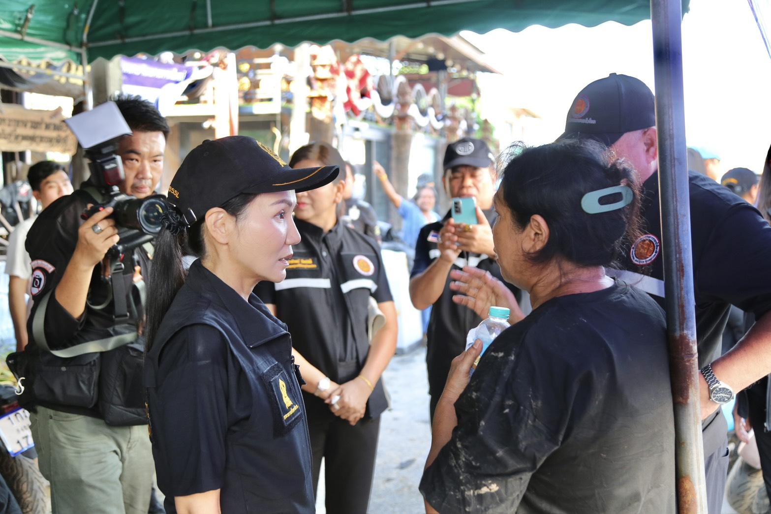 “รมว.นฤมล”ลุยฟื้นหาดใหญ่หลังน้ำลด สั่งเร่งกู้โรงเรียนเสียหายหนัก ตั้ง 50 ศูนย์ Fix It ช่วยซ่อมของประชาชนกว่า 1 หมื่นคัน ย้ำ จะเคียงข้าง ปชช.จนกว่าจะเข้าสู่ภาวะปกติ 8 S 35045755