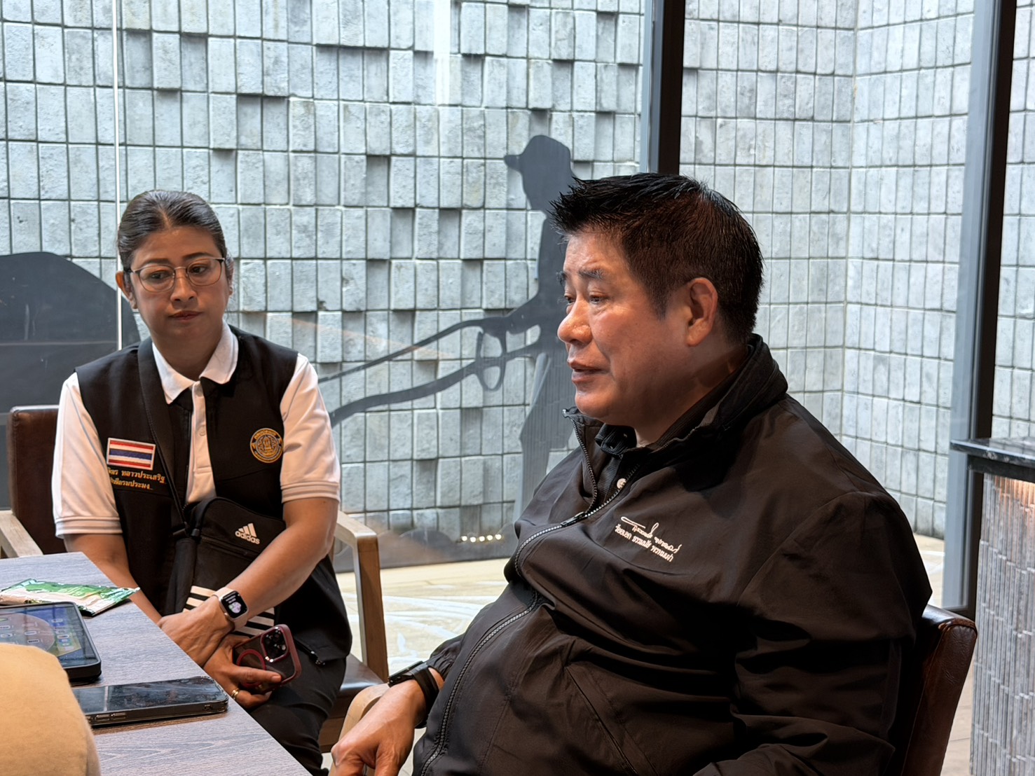 “รองนายกฯ ธรรมนัส”ถกด่วนทุกหน่วย เคลียร์รถกีดขวางเส้นทางอู่ตะเภา เร่งส่งอาหารวันละ 2 หมื่นกล่อง ดูแลผู้ประสบภัยเขต 8 พร้อมเดินหน้าแผนฟื้นฟูหาดใหญ่ 3 S 3571790