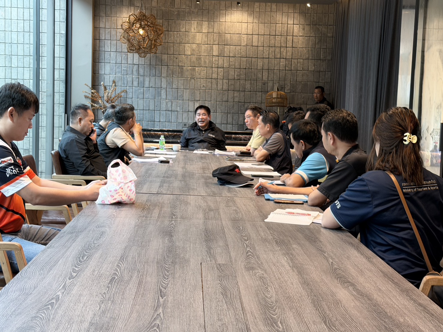 “รองนายกฯ ธรรมนัส”ถกด่วนทุกหน่วย เคลียร์รถกีดขวางเส้นทางอู่ตะเภา เร่งส่งอาหารวันละ 2 หมื่นกล่อง ดูแลผู้ประสบภัยเขต 8 พร้อมเดินหน้าแผนฟื้นฟูหาดใหญ่ 5 S 3571792