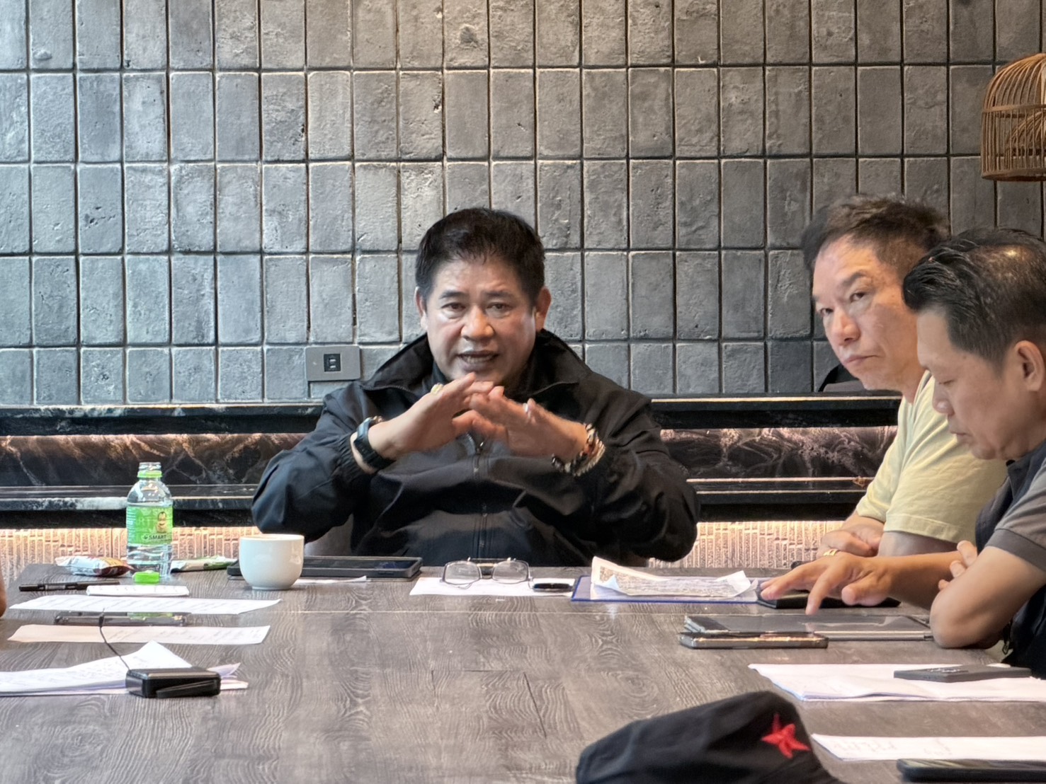 “รองนายกฯ ธรรมนัส”ถกด่วนทุกหน่วย เคลียร์รถกีดขวางเส้นทางอู่ตะเภา เร่งส่งอาหารวันละ 2 หมื่นกล่อง ดูแลผู้ประสบภัยเขต 8 พร้อมเดินหน้าแผนฟื้นฟูหาดใหญ่ 6 S 3571793