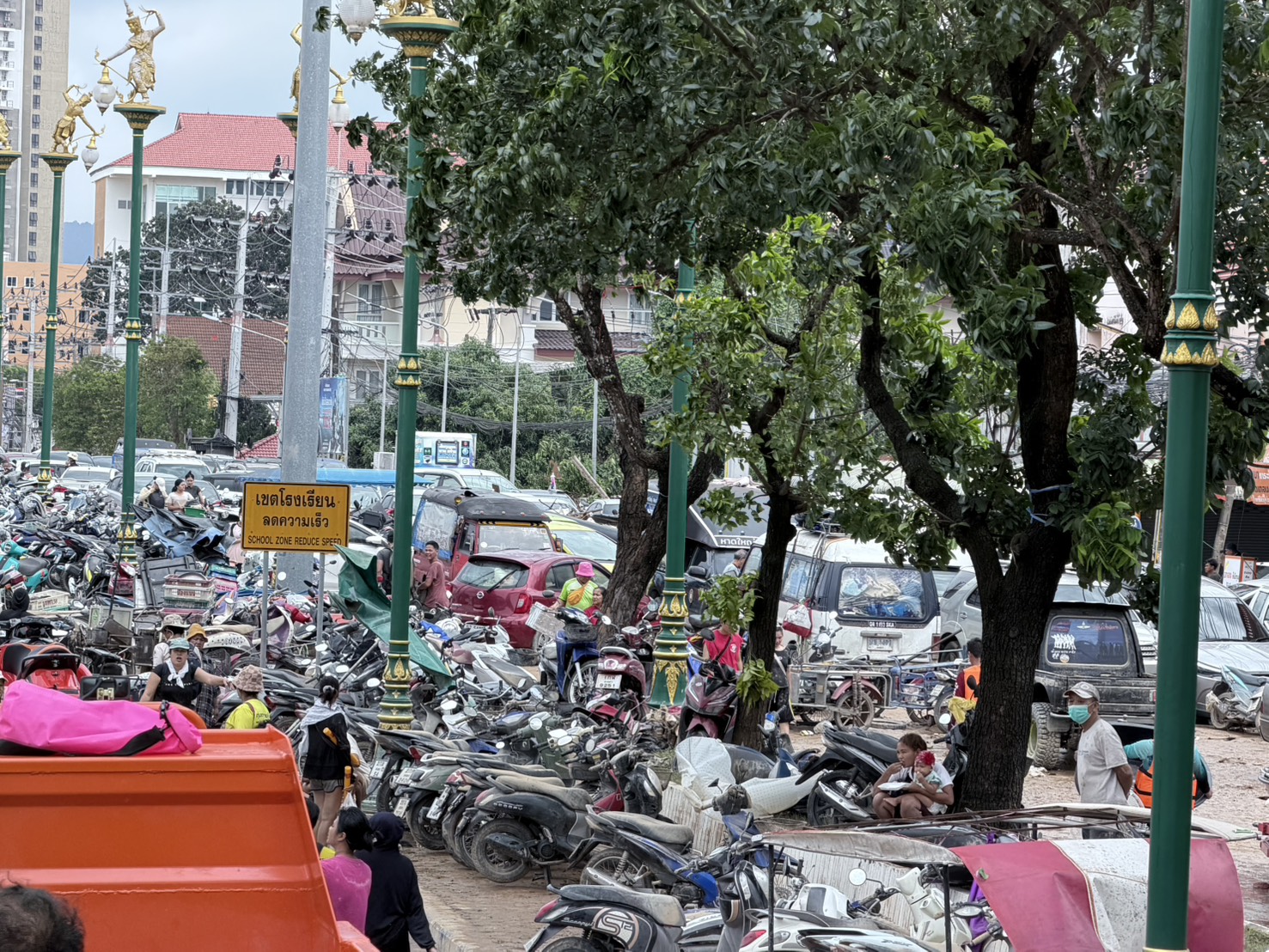 “รองนายกฯ ธรรมนัส”นำกำลังกระทรวงเกษตรฯ เคลียร์เส้นทางรถกีดขวางสะพานคลองอู่ตะเภา เปิดช่องทางสัญจร–ลำเลียงอาหารเข้าพื้นที่เดือดร้อน 4 S 3645454