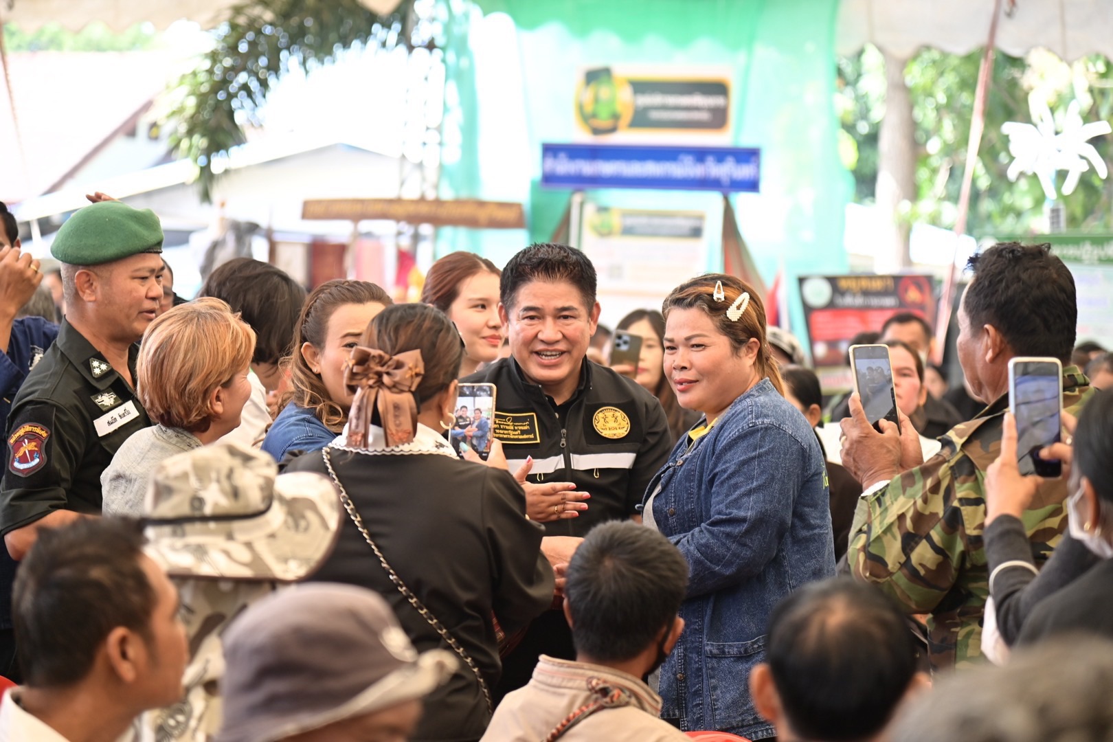 รมว.ธรรมนัส นำคณะผู้บริหารกระทรวงเกษตรฯ ลุย! สุรินทร์ ขับเคลื่อนโครงการยกระดับคุณภาพข้าวหอมมะลิเน้นพัฒนาคุณภาพข้าว ผลักดันการส่งออก พร้อมเร่งพัฒนาแหล่งน้ำเพื่ออุปโภค-บริโภค 2 S 494174214