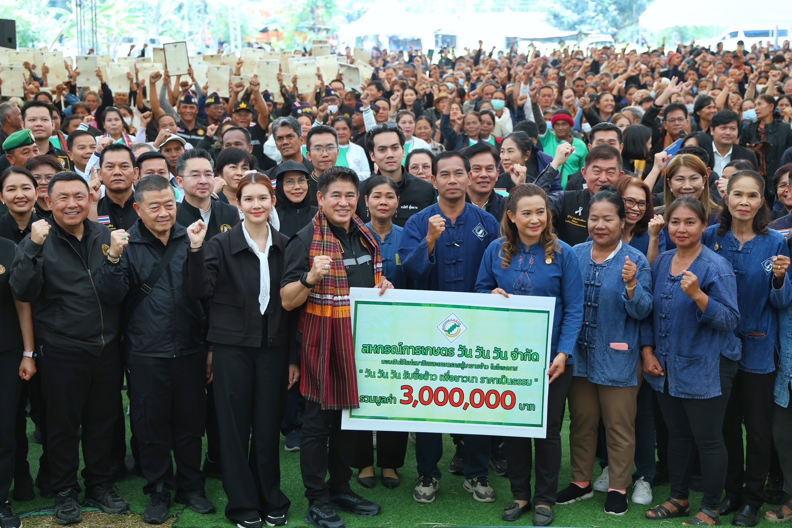 รมว.ธรรมนัส นำคณะผู้บริหารกระทรวงเกษตรฯ ลุย! สุรินทร์ ขับเคลื่อนโครงการยกระดับคุณภาพข้าวหอมมะลิเน้นพัฒนาคุณภาพข้าว ผลักดันการส่งออก พร้อมเร่งพัฒนาแหล่งน้ำเพื่ออุปโภค-บริโภค 6 S 494174245