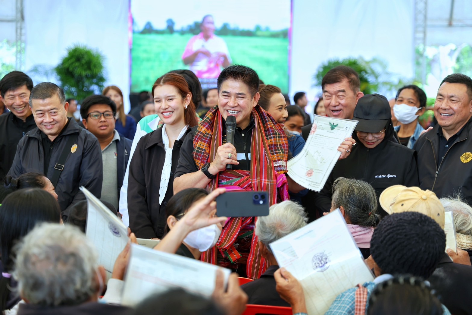 รมว.ธรรมนัส นำคณะผู้บริหารกระทรวงเกษตรฯ ลุย! สุรินทร์ ขับเคลื่อนโครงการยกระดับคุณภาพข้าวหอมมะลิเน้นพัฒนาคุณภาพข้าว ผลักดันการส่งออก พร้อมเร่งพัฒนาแหล่งน้ำเพื่ออุปโภค-บริโภค 8 S 494174251