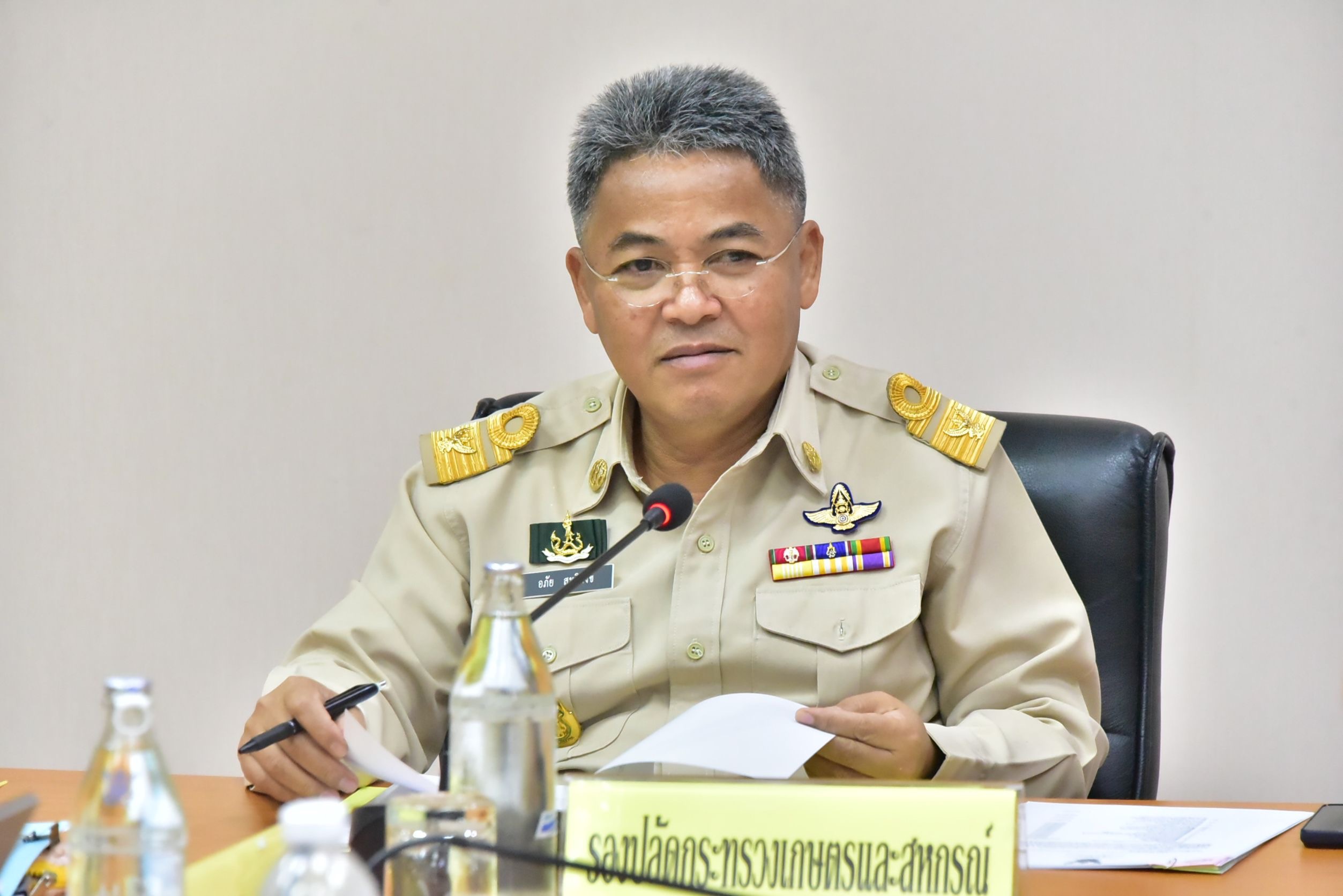 รองปลัดฯ อภัย เป็นประธานการประชุมคณะอนุกรรมการพืชสวน ครั้งที่ 5/2568 รับทราบสถานการณ์การผลิตกาแฟ ปี 2569 (ปีการผลิต 2568/2569) เนื้อที่ให้ผลรวมทั้งประเทศ 183,842 ไร่ กาแฟพันธุ์อะราบิกา 118,494 ไร่ เพิ่มขึ้นจากปีที่ผ่านมา ร้อยละ 1.57 กาแฟพันธุ์โรบัสตา 65,348 ไร่ ลดลงจากปีที่ผ่านมา ร้อยละ 6.92 2 S 494379058 1